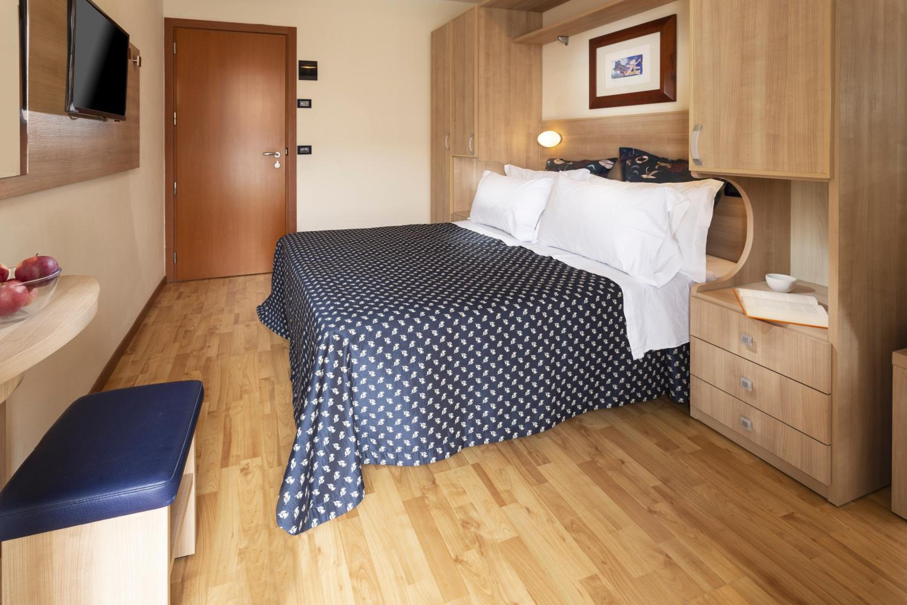 Double Room - Photo 7