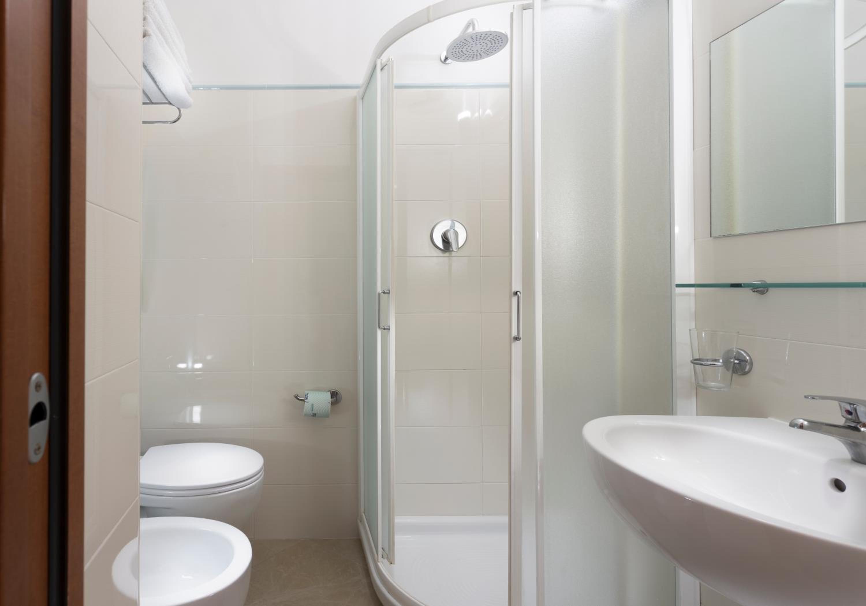 Double Room - Photo 9