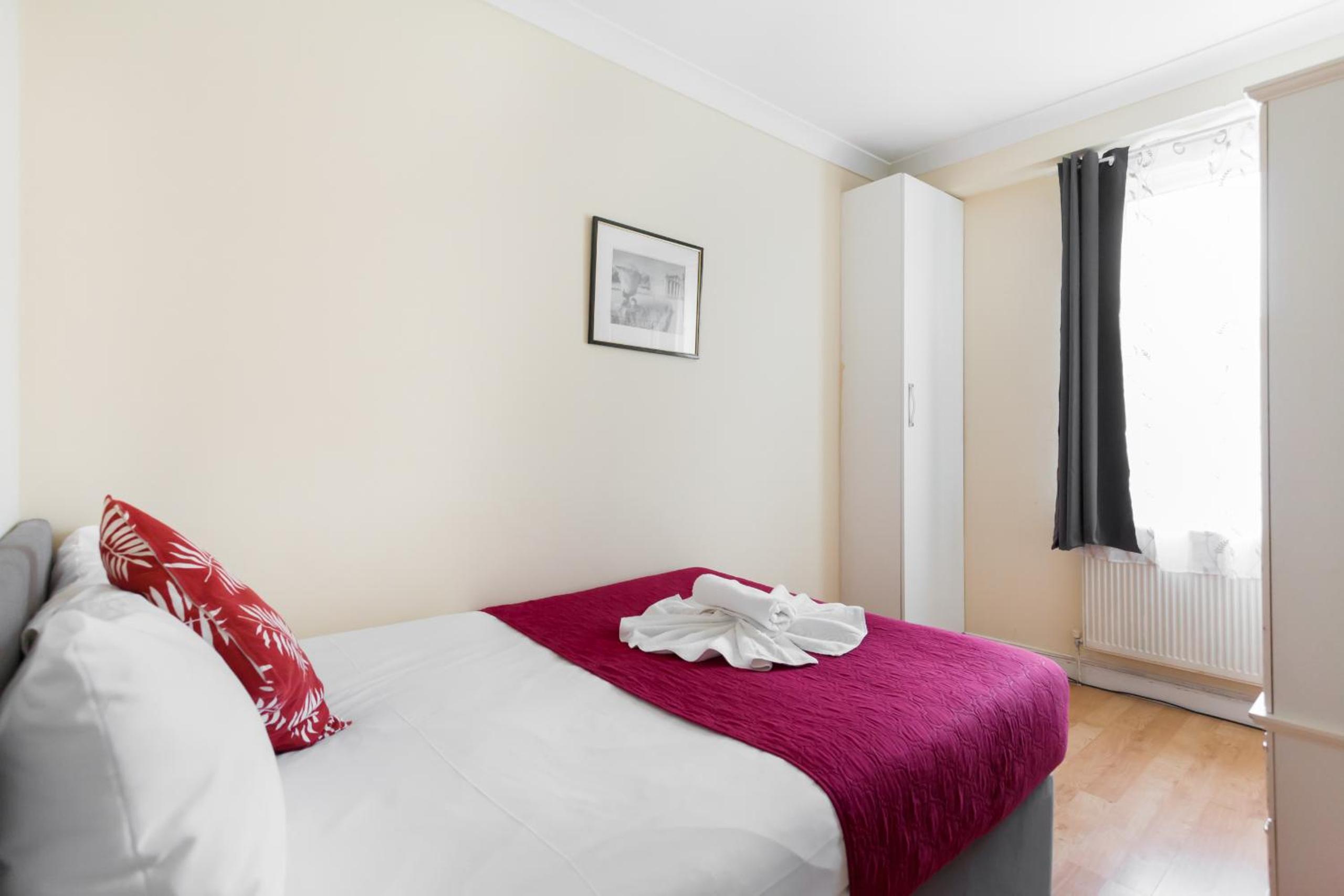 One-Bedroom Deluxe Apartment photo 2