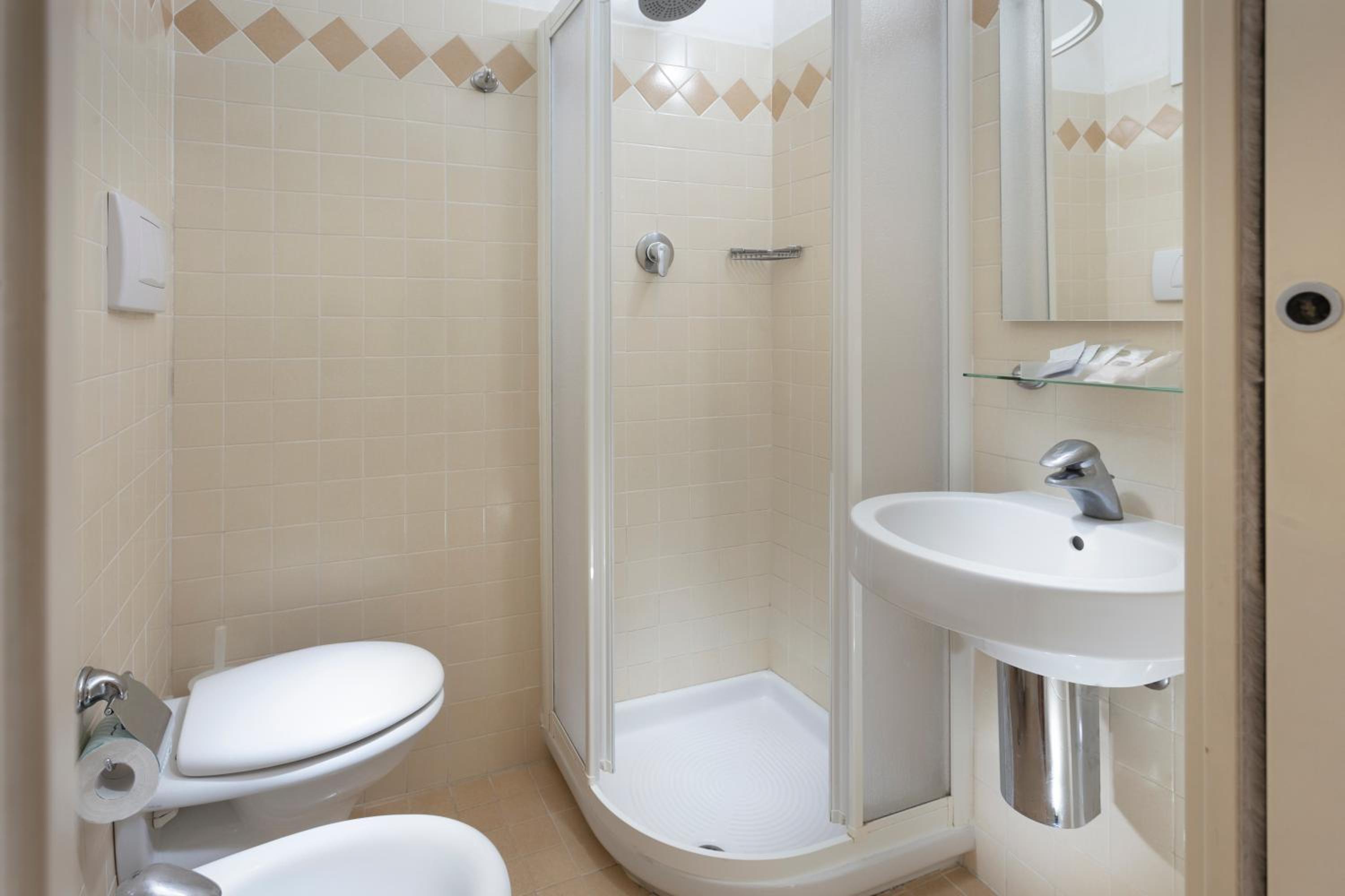Double Room - Photo 8