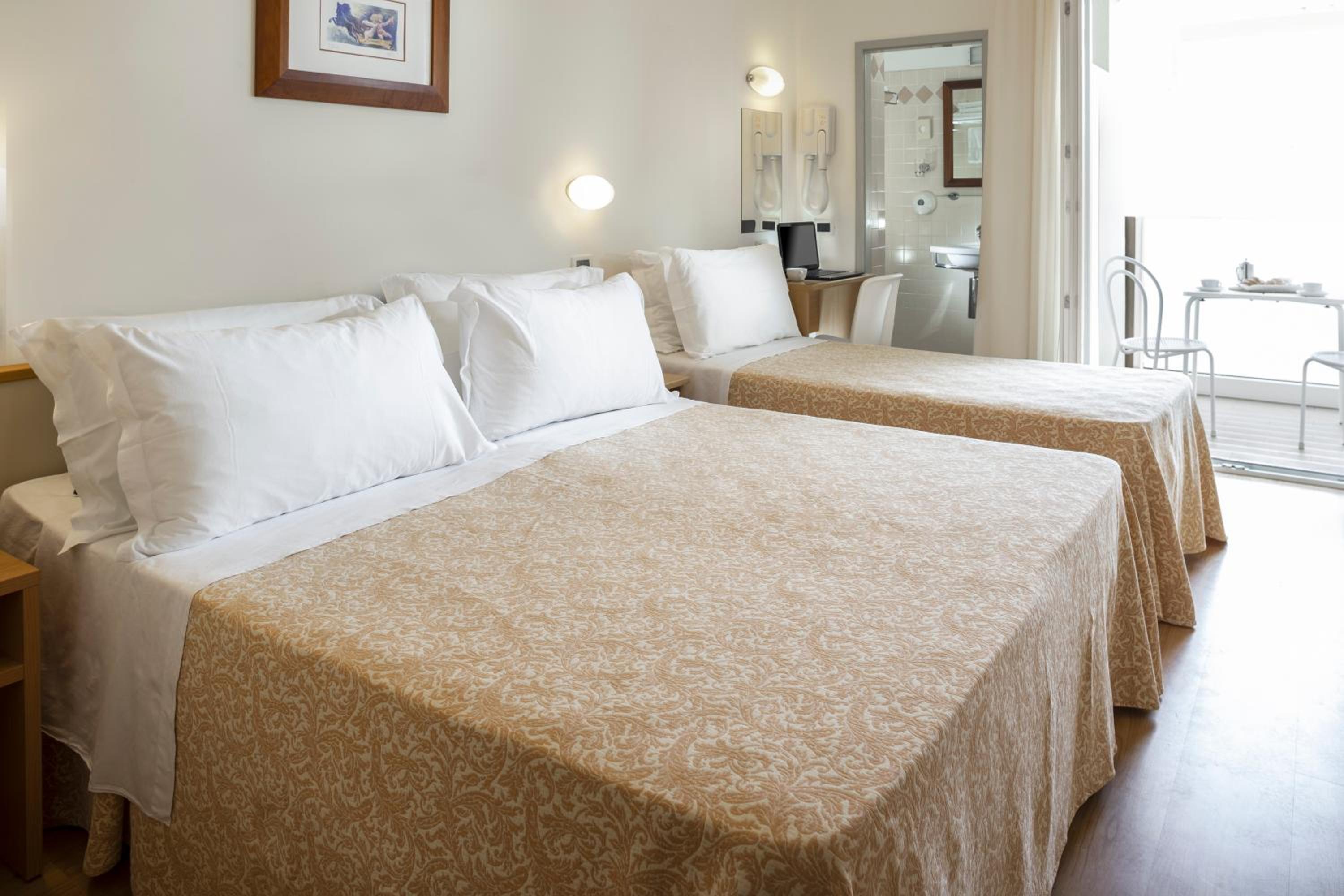 Double Room with Extra Bed photo 3