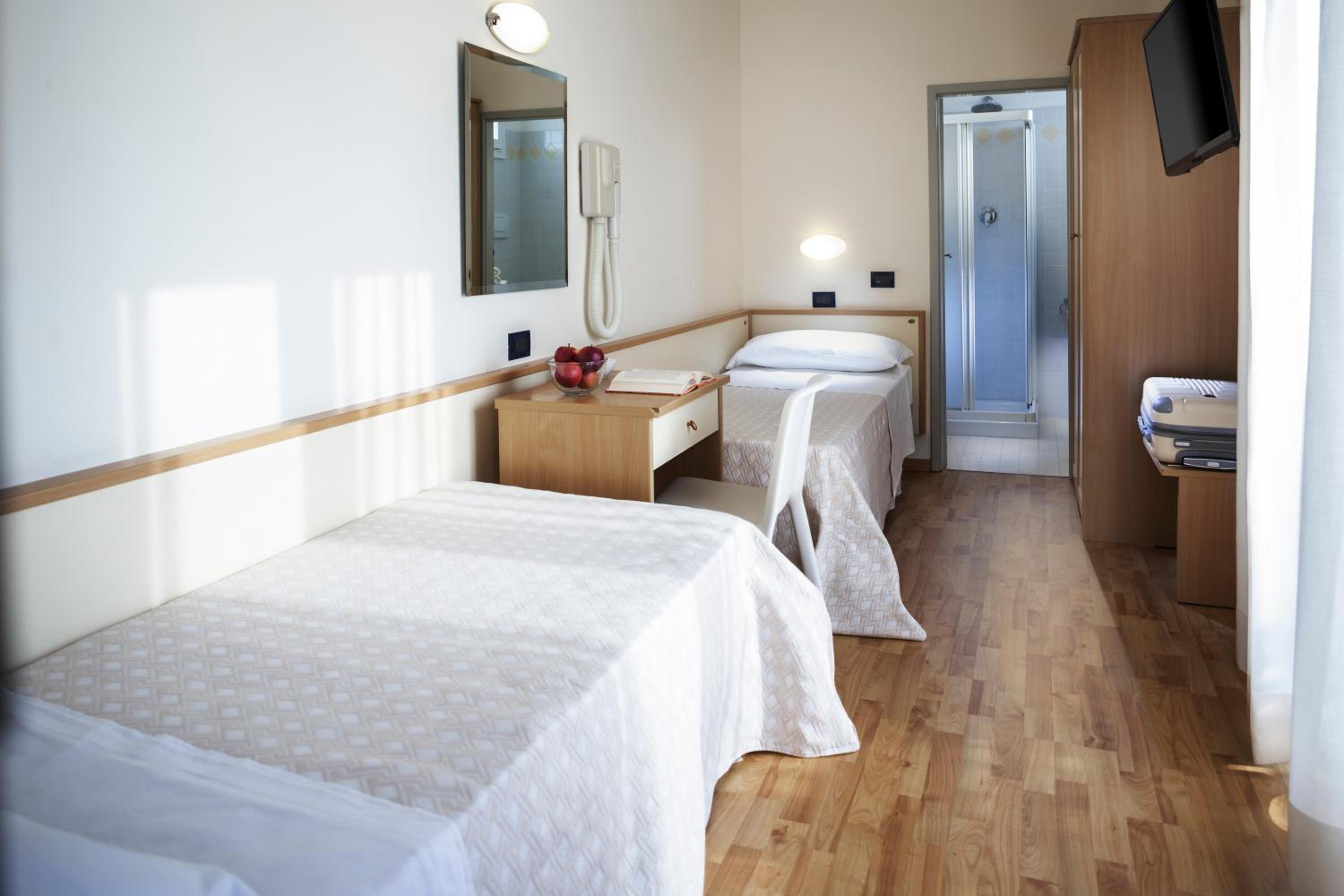 Twin Room - Photo 1