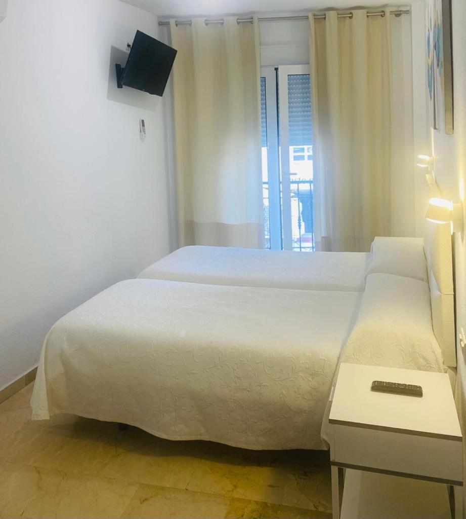 Double or Twin Room - Photo 10