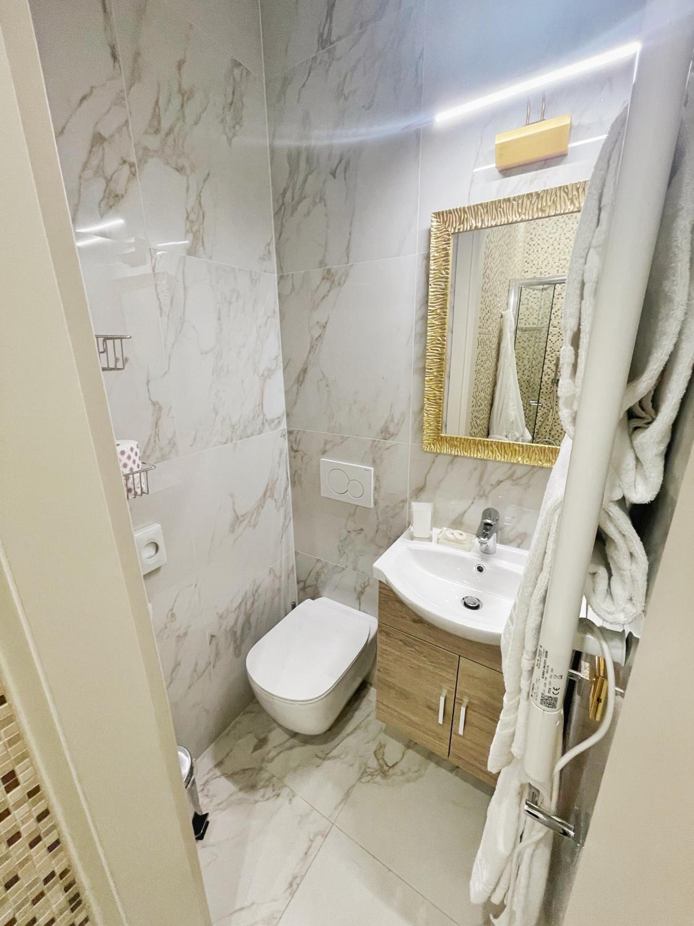 Double Room with Canal View and External Private Bathroom photo 2