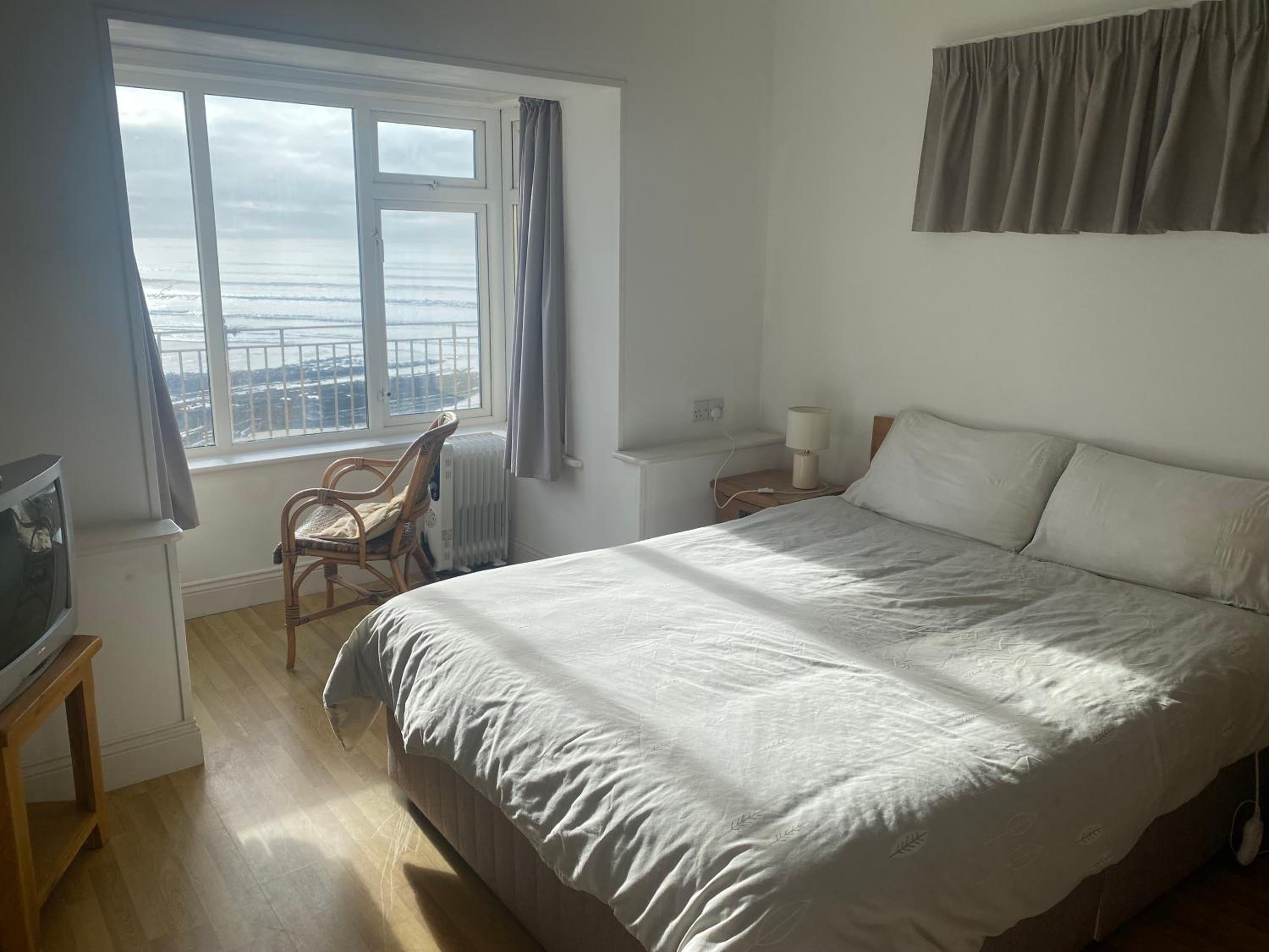 Apartment With Balcony photo 3