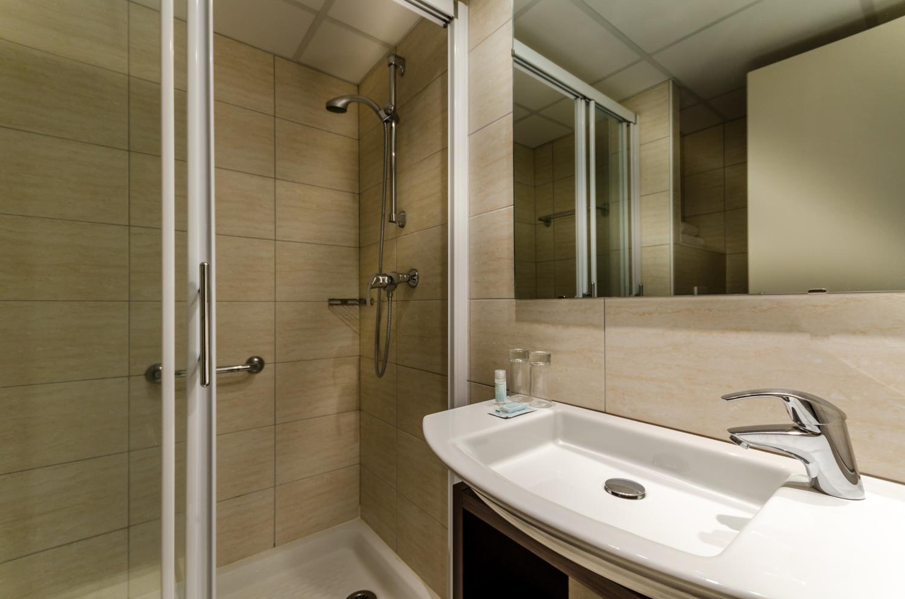 Twin Room - Photo 6