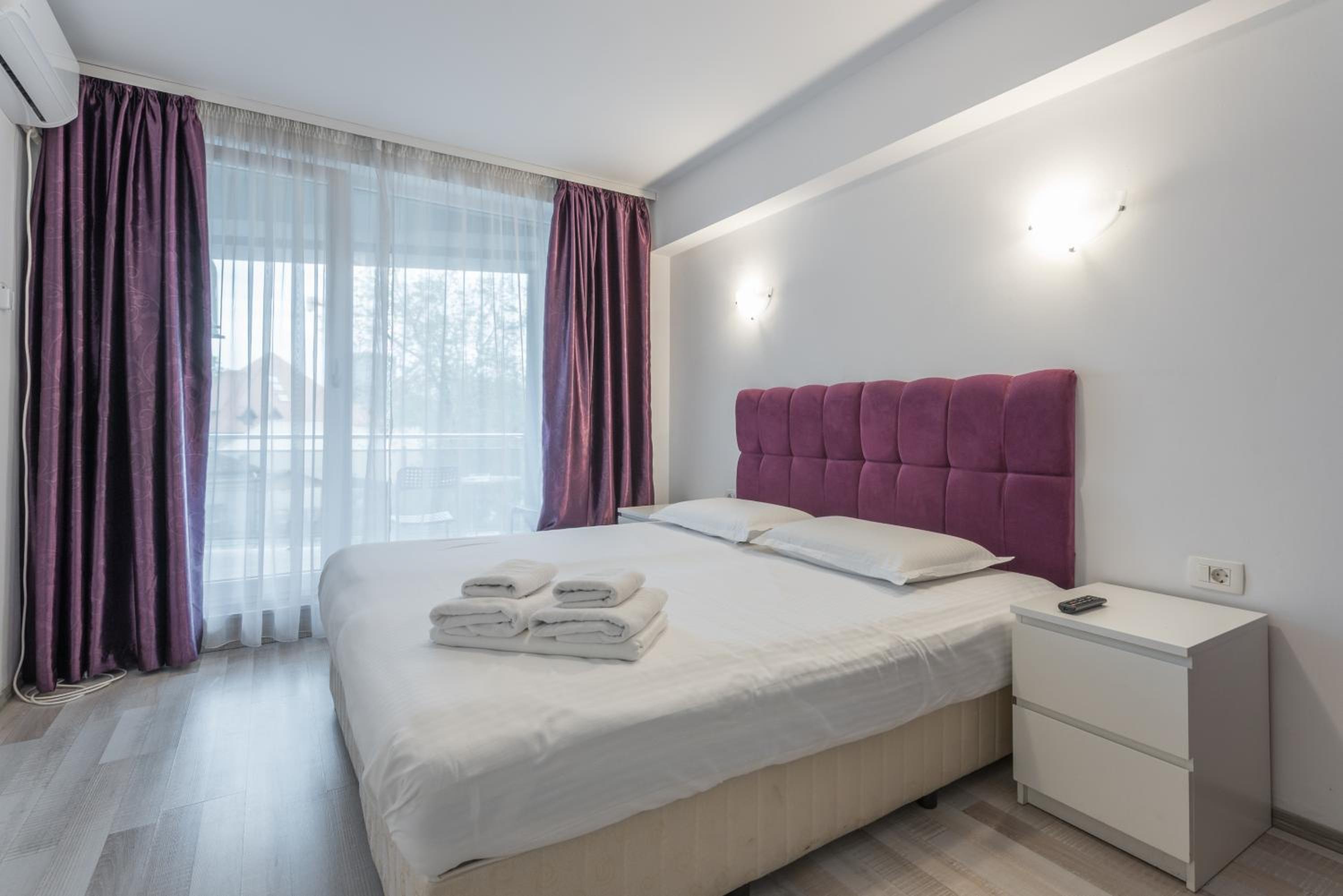 Apartment with Terrace - Photo 4