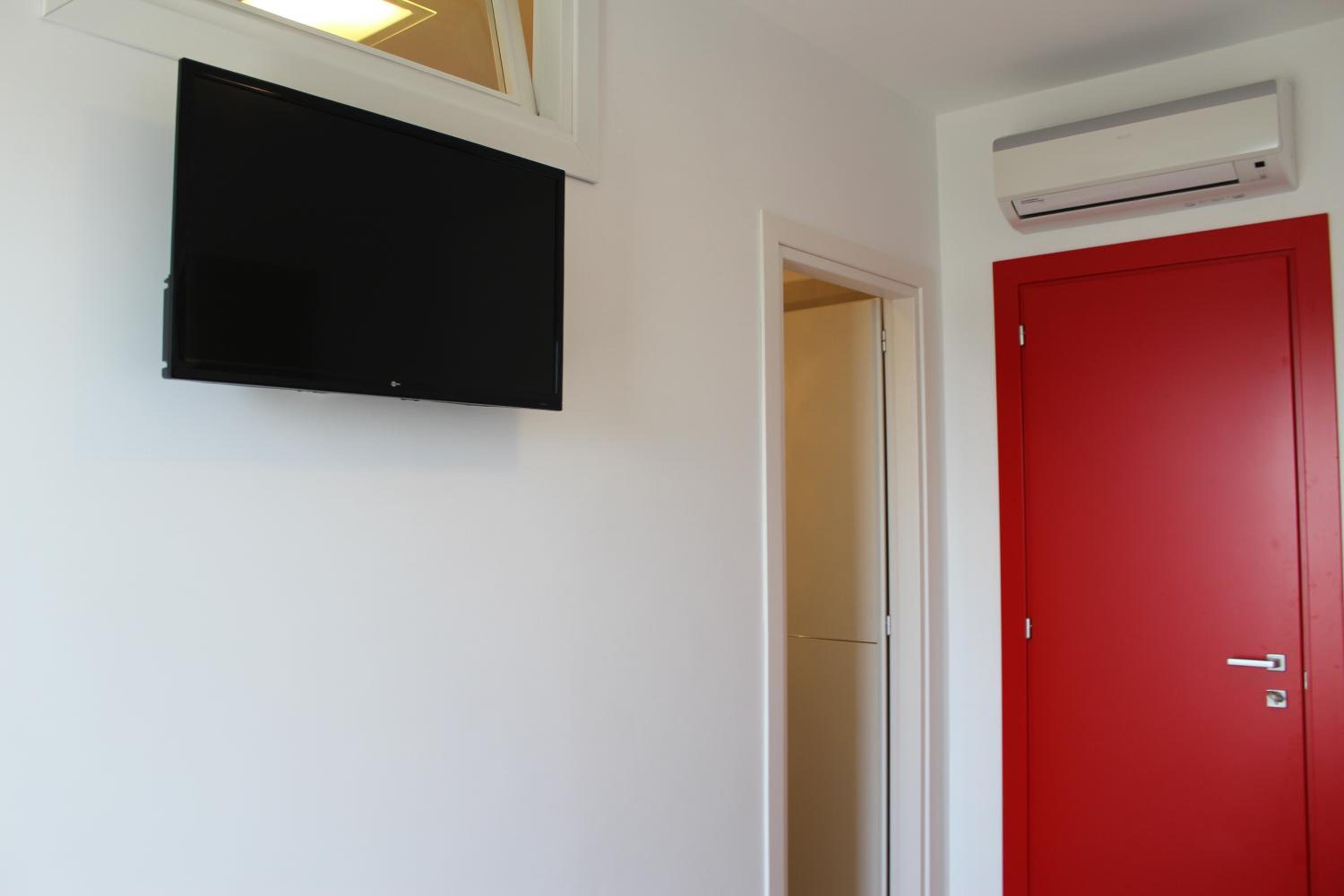 Double Room with Sea View - Photo 5