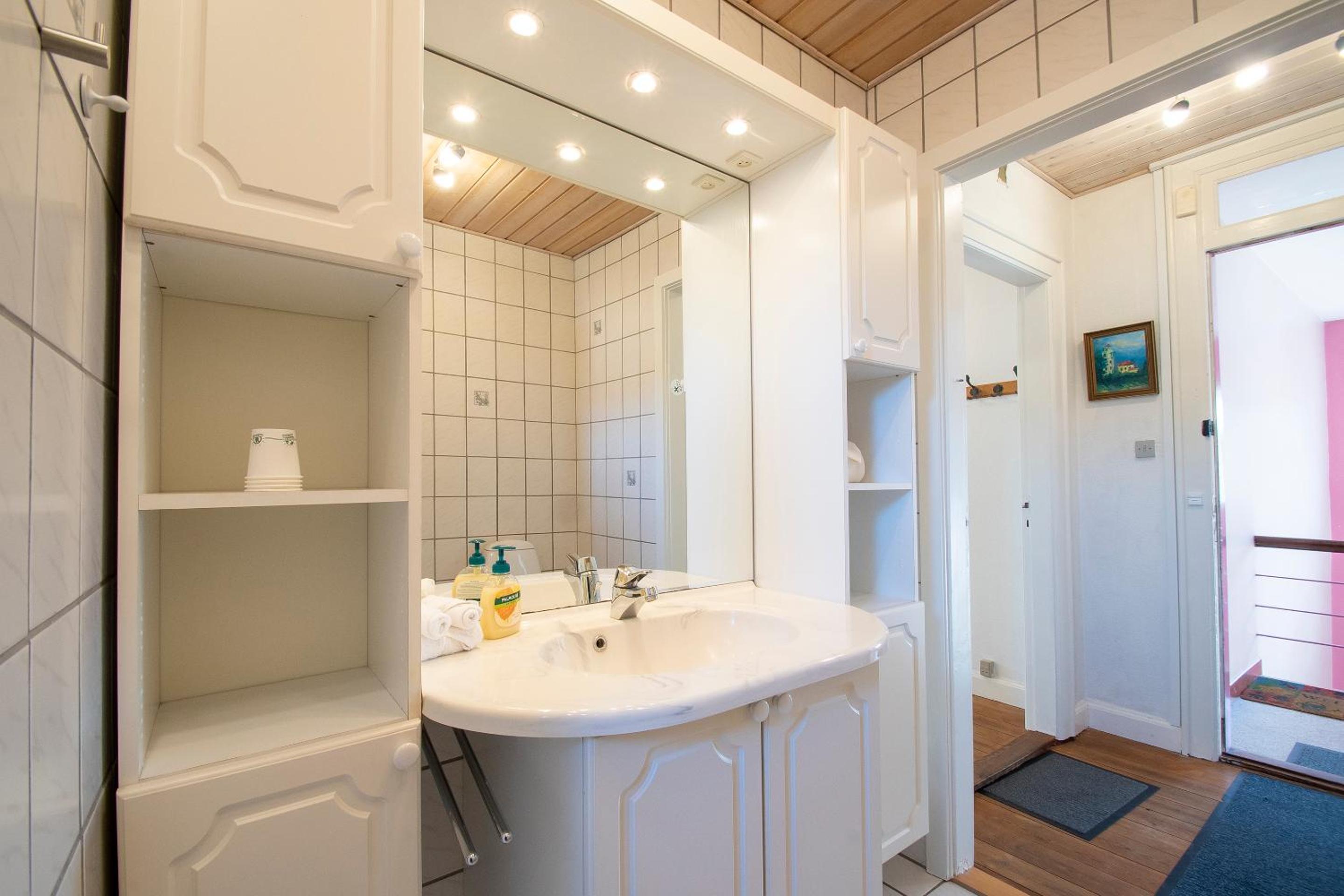 One-Bedroom Apartment - Photo 9