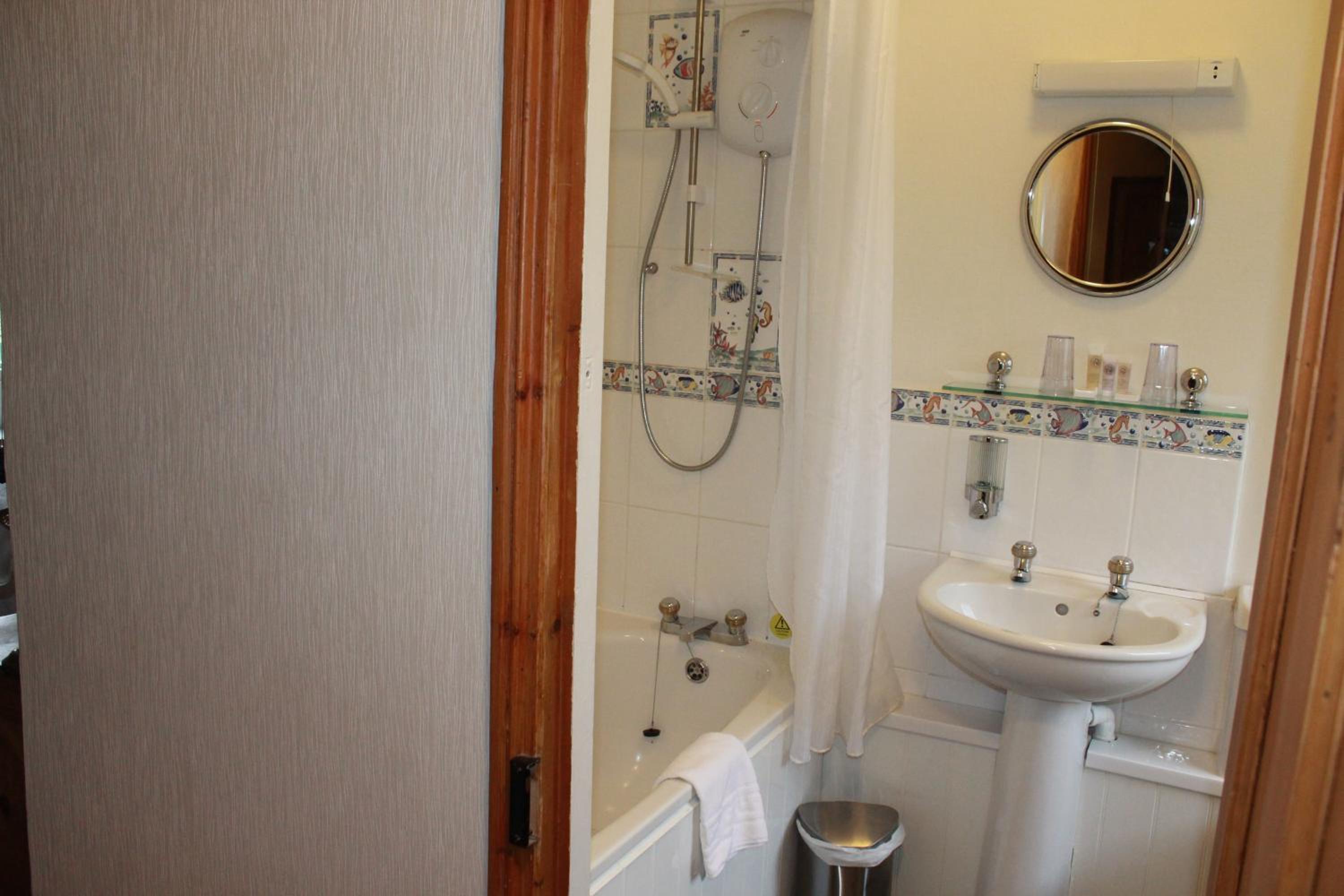 King Room with Four Poster Bed - Photo 6