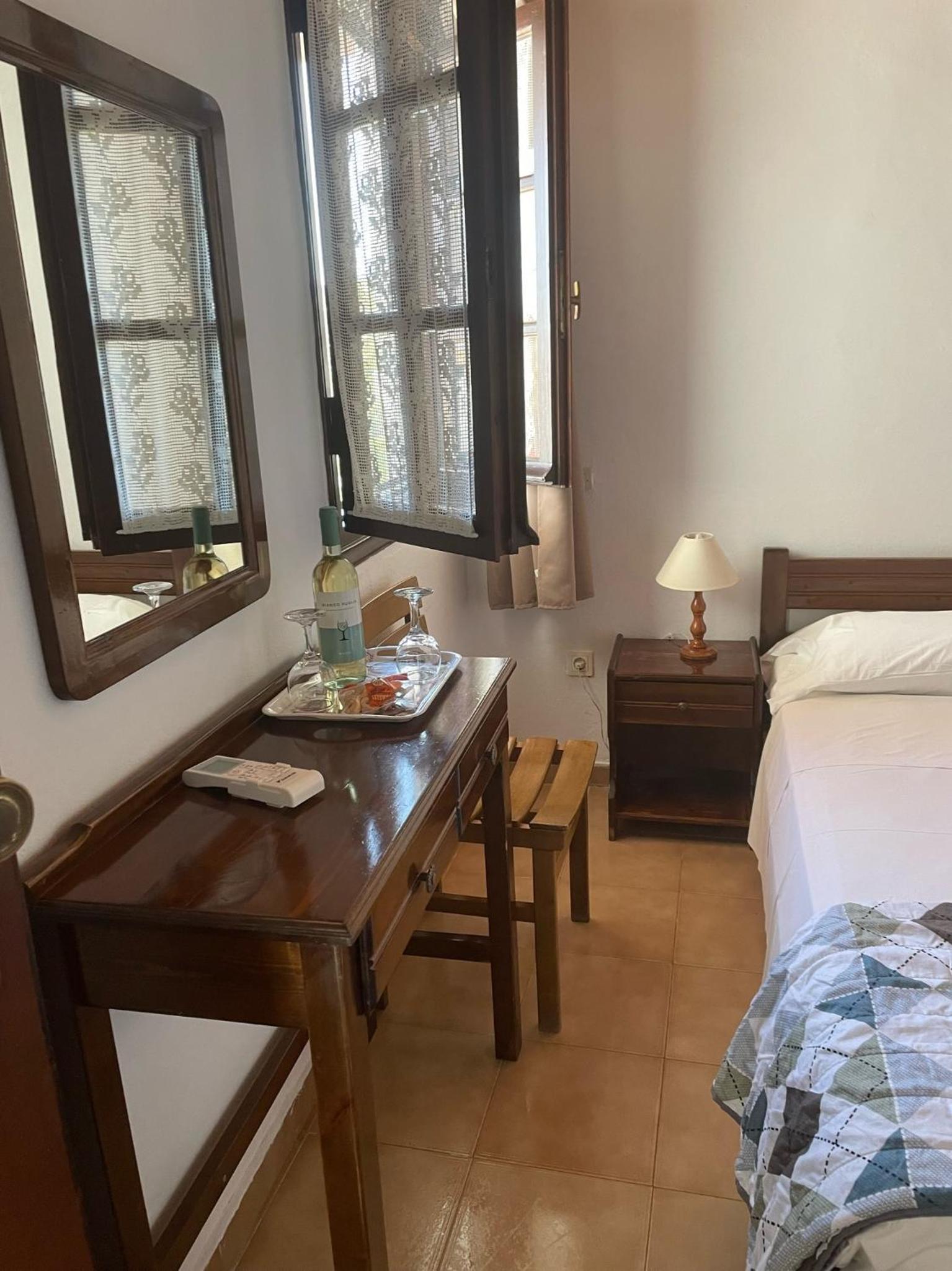 Standard Twin Room photo 2