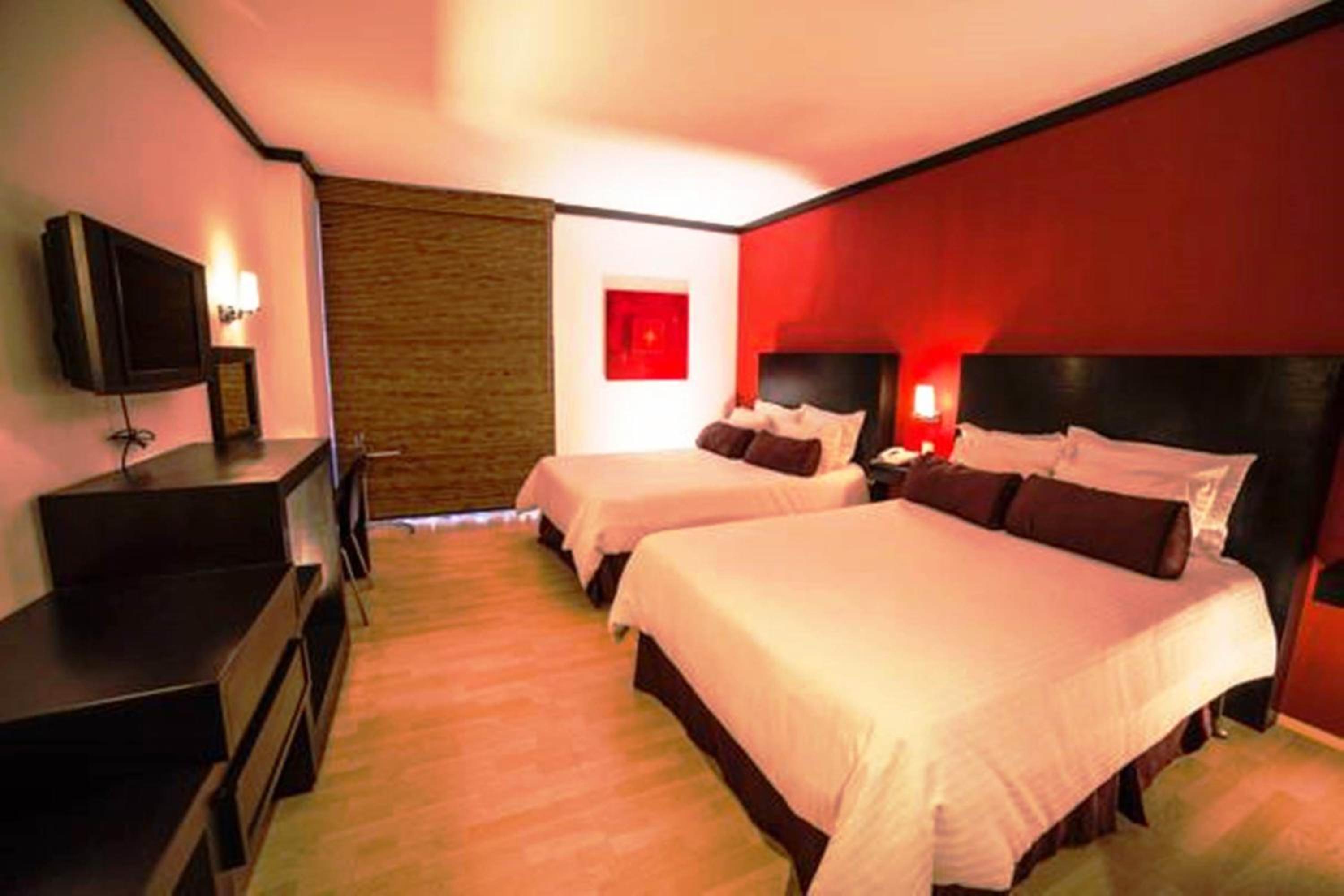 Double Room with Two Double Beds - Photo 3