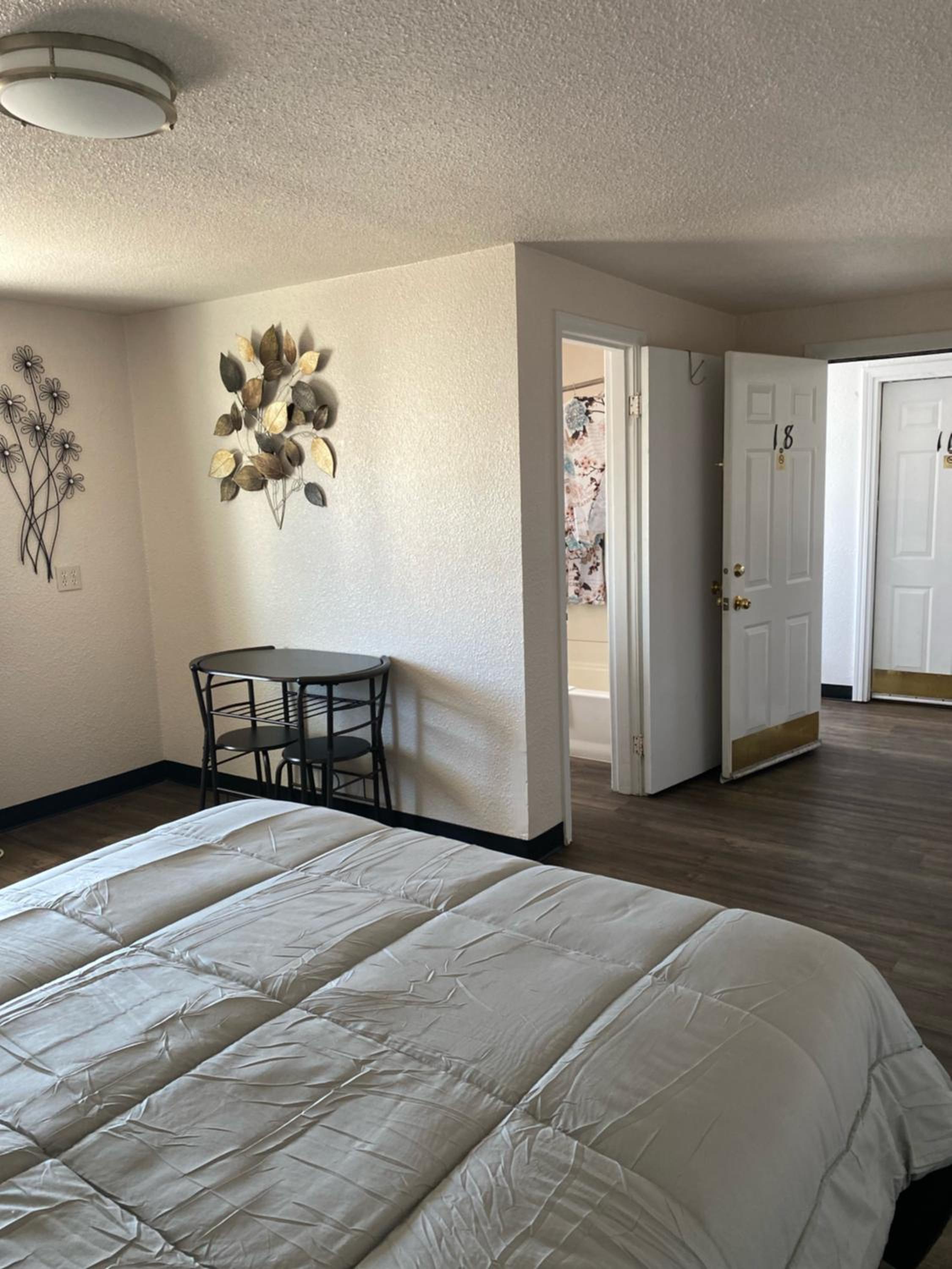Deluxe Double Room - Photo 11