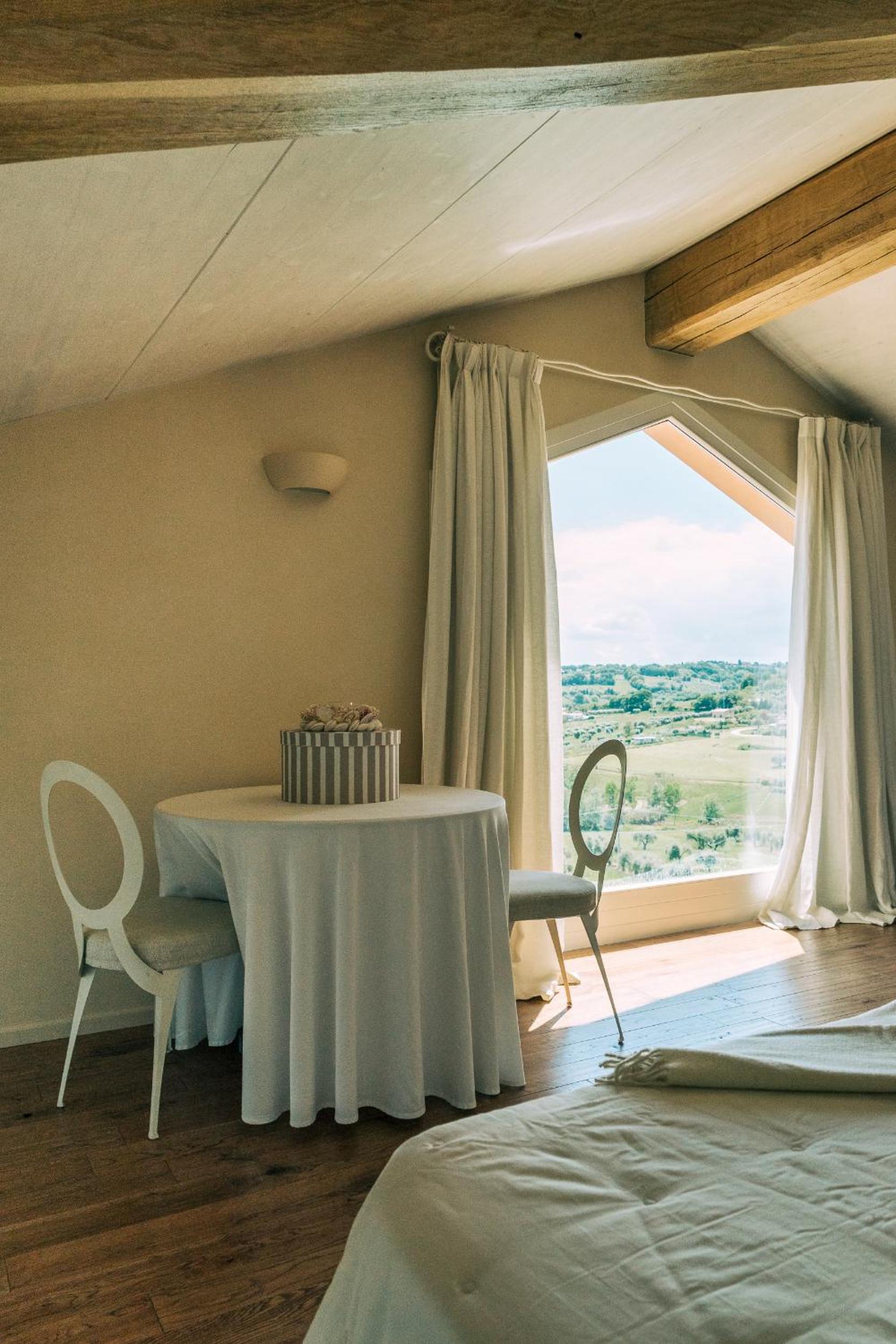 King Suite with Pool View