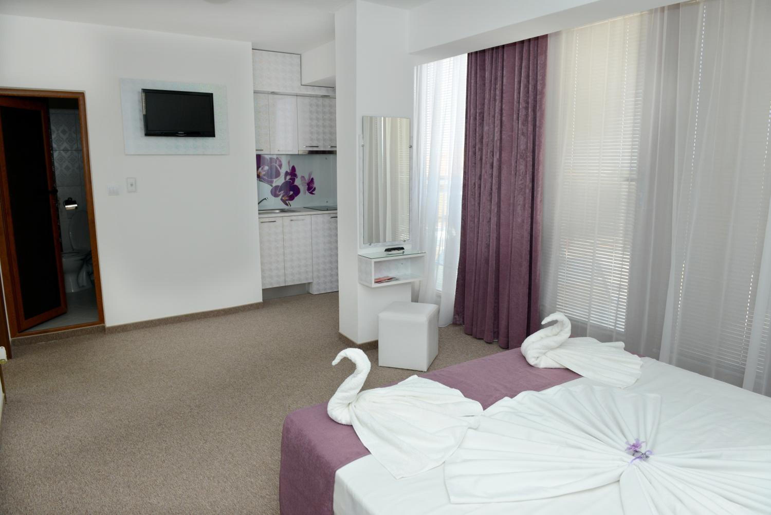Studio with Balcony and Sea View (2 Adults) photo 1