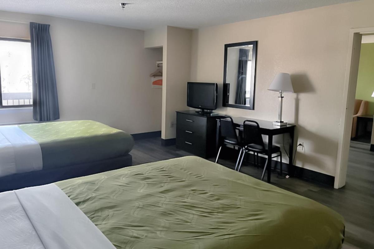 Queen Room with Two Queen Beds - Non-Smoking photo 1