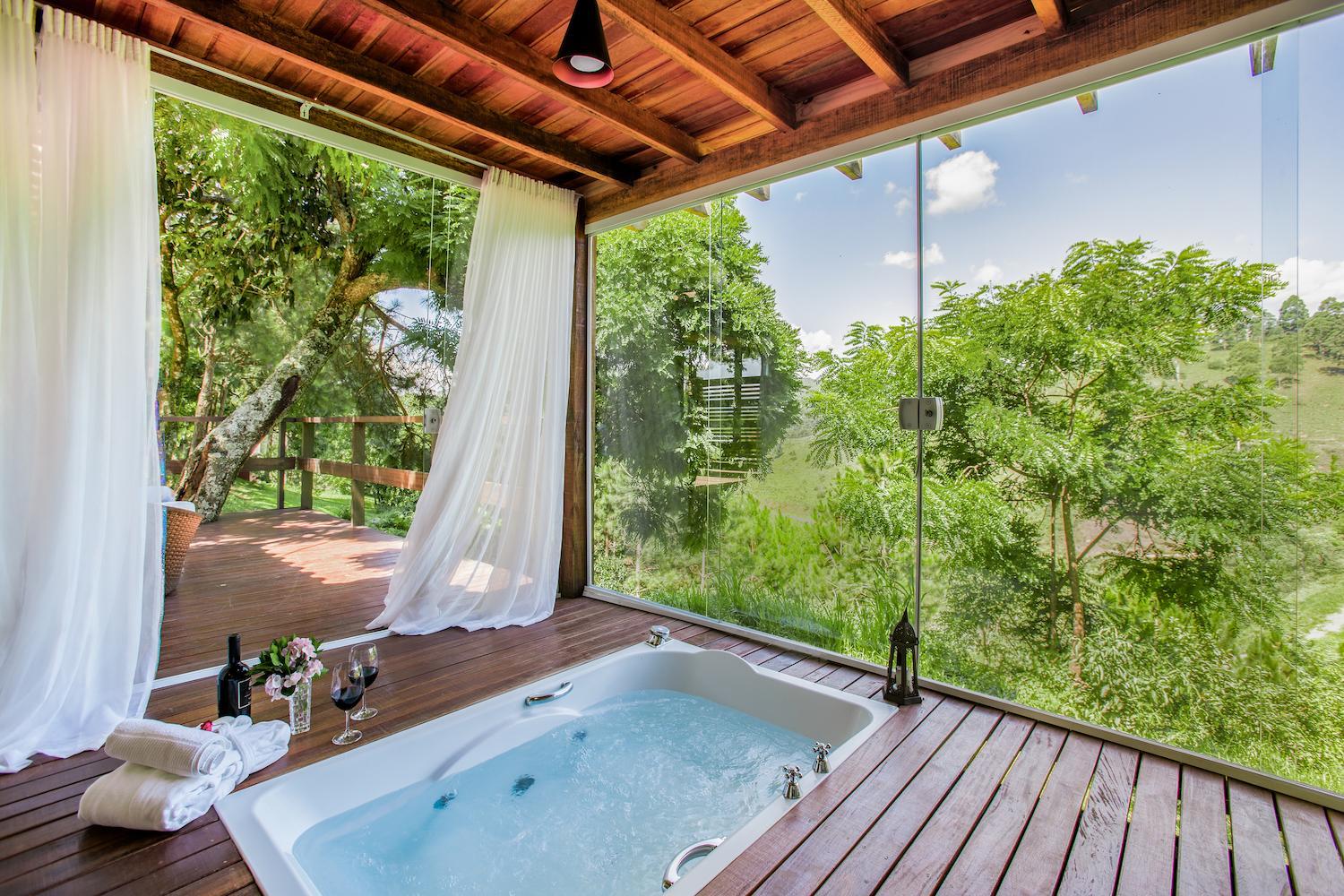 Deluxe Suite with Spa Bath photo 3