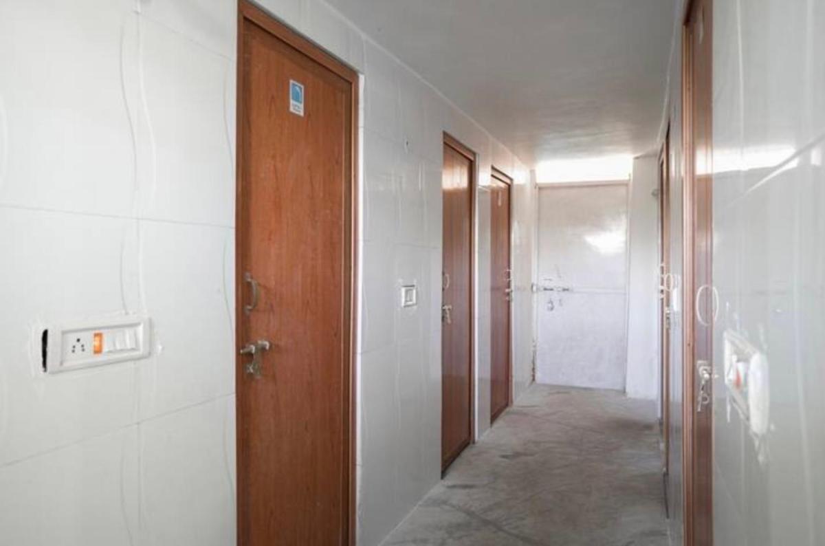 Bed in 4-Bed Male Dormitory Room photo 1