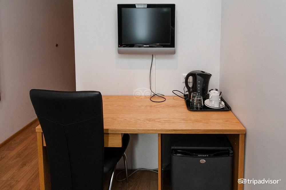Double Room with Private Bathroom - Photo 7