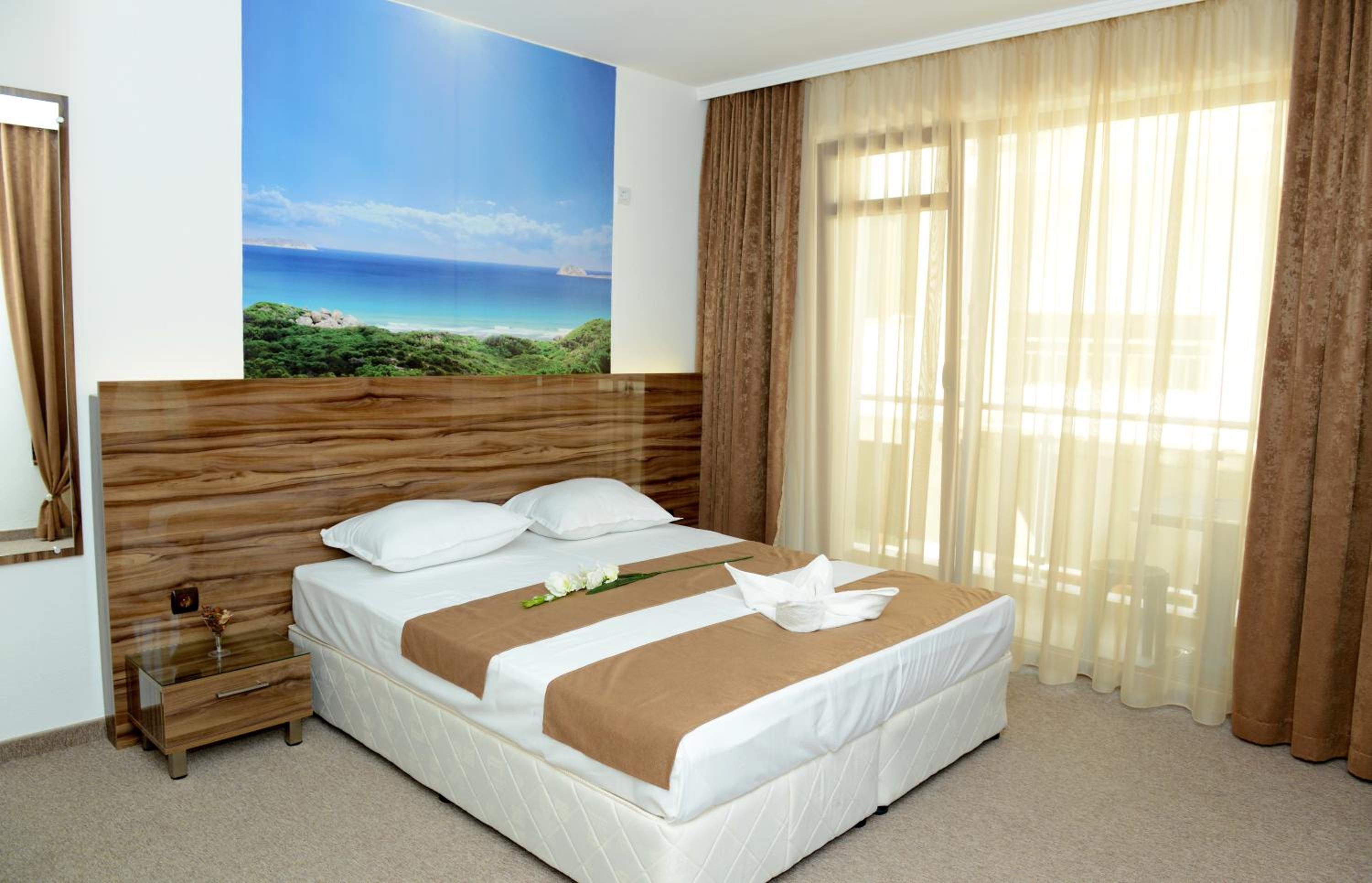 Studio with Balcony (2 Adults +1 Child) photo 1