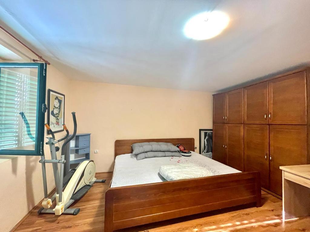 One-Bedroom House photo 1