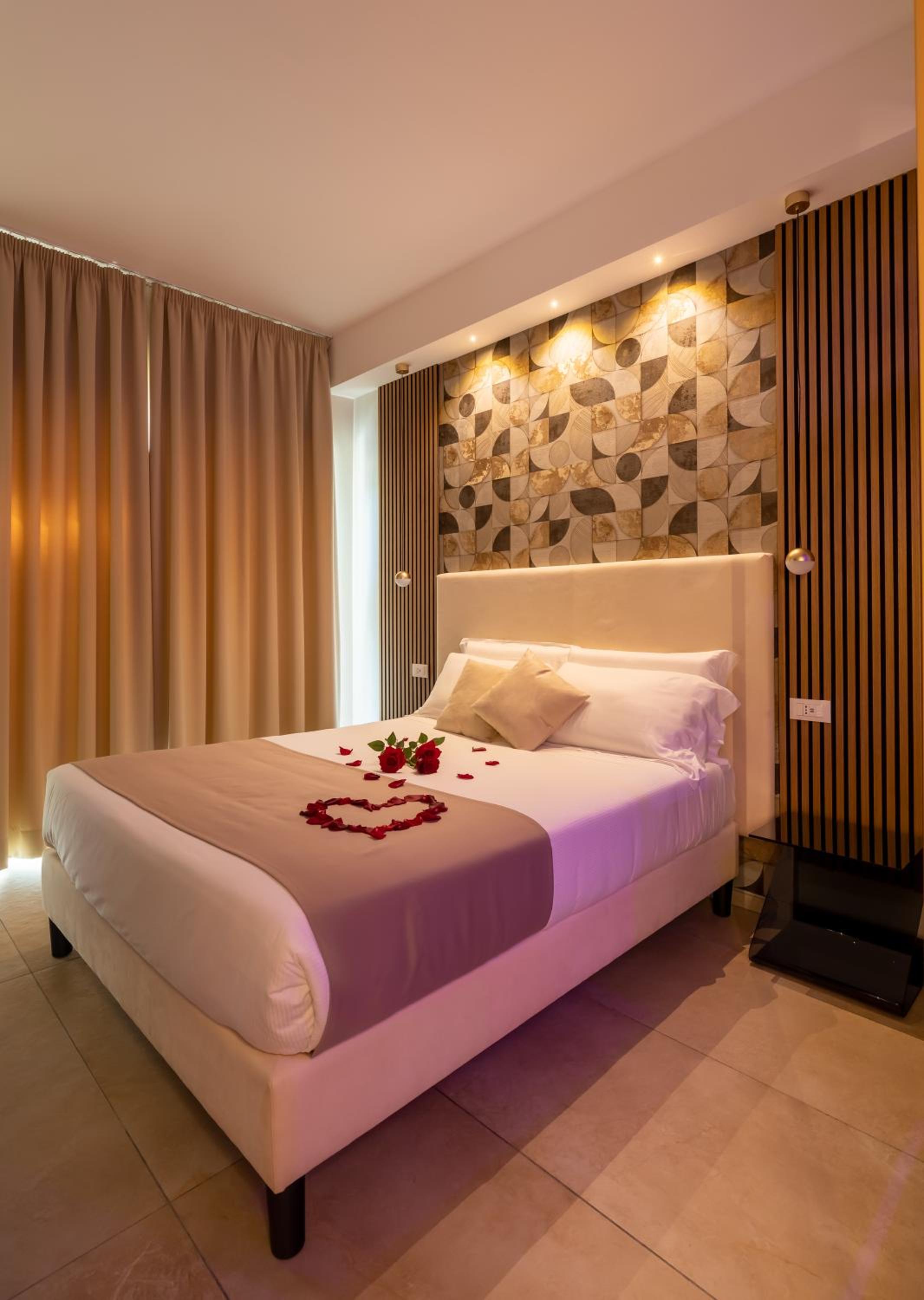 Suite with Spa Bath photo 2