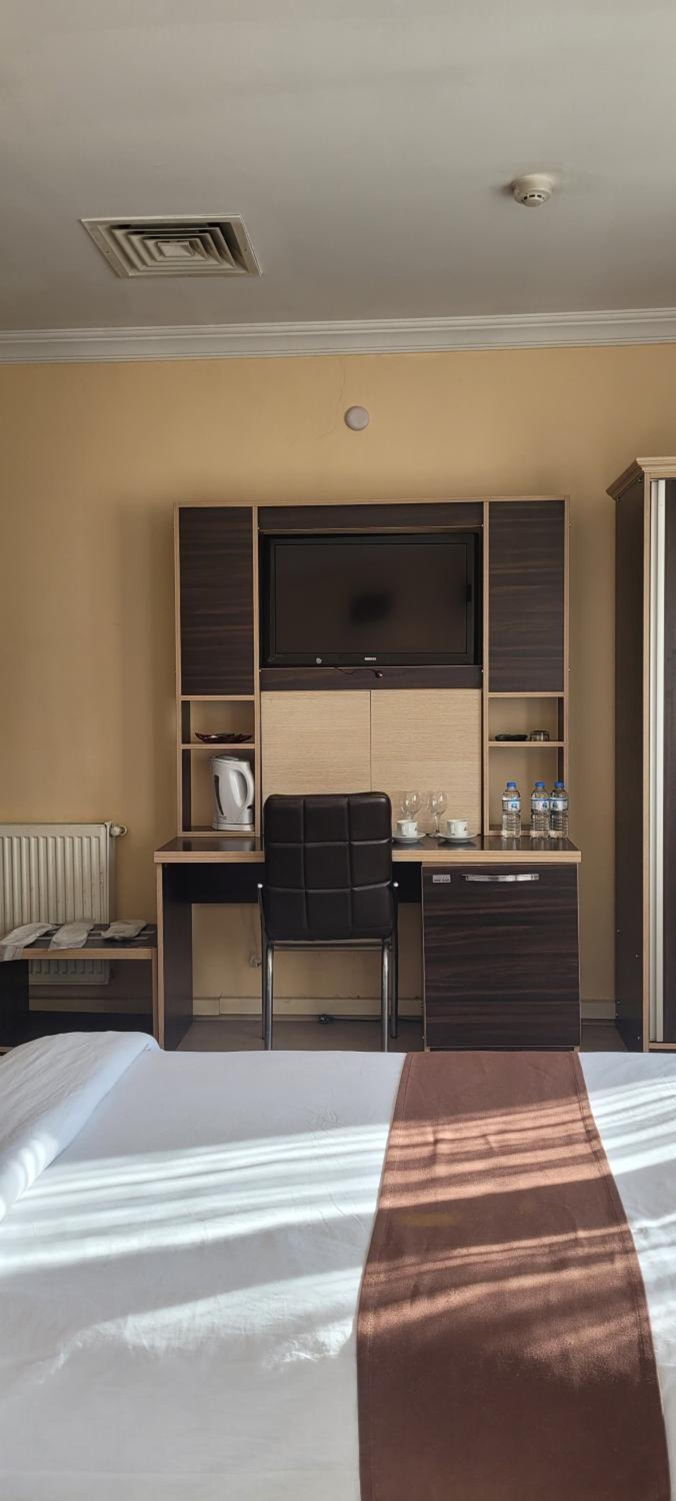 Standard Single Room with Shower photo 3