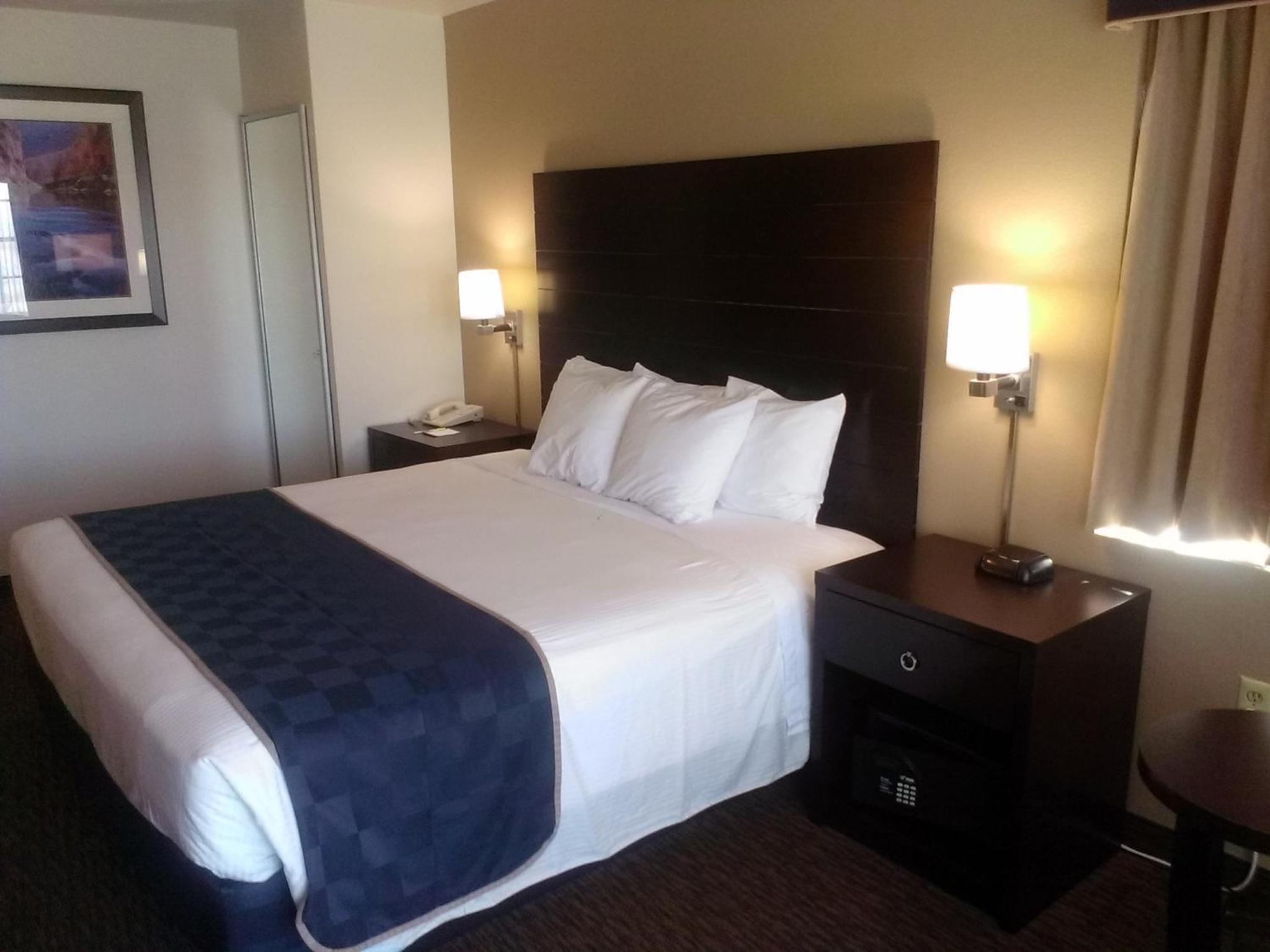 King Room - Non-Smoking - Photo 3