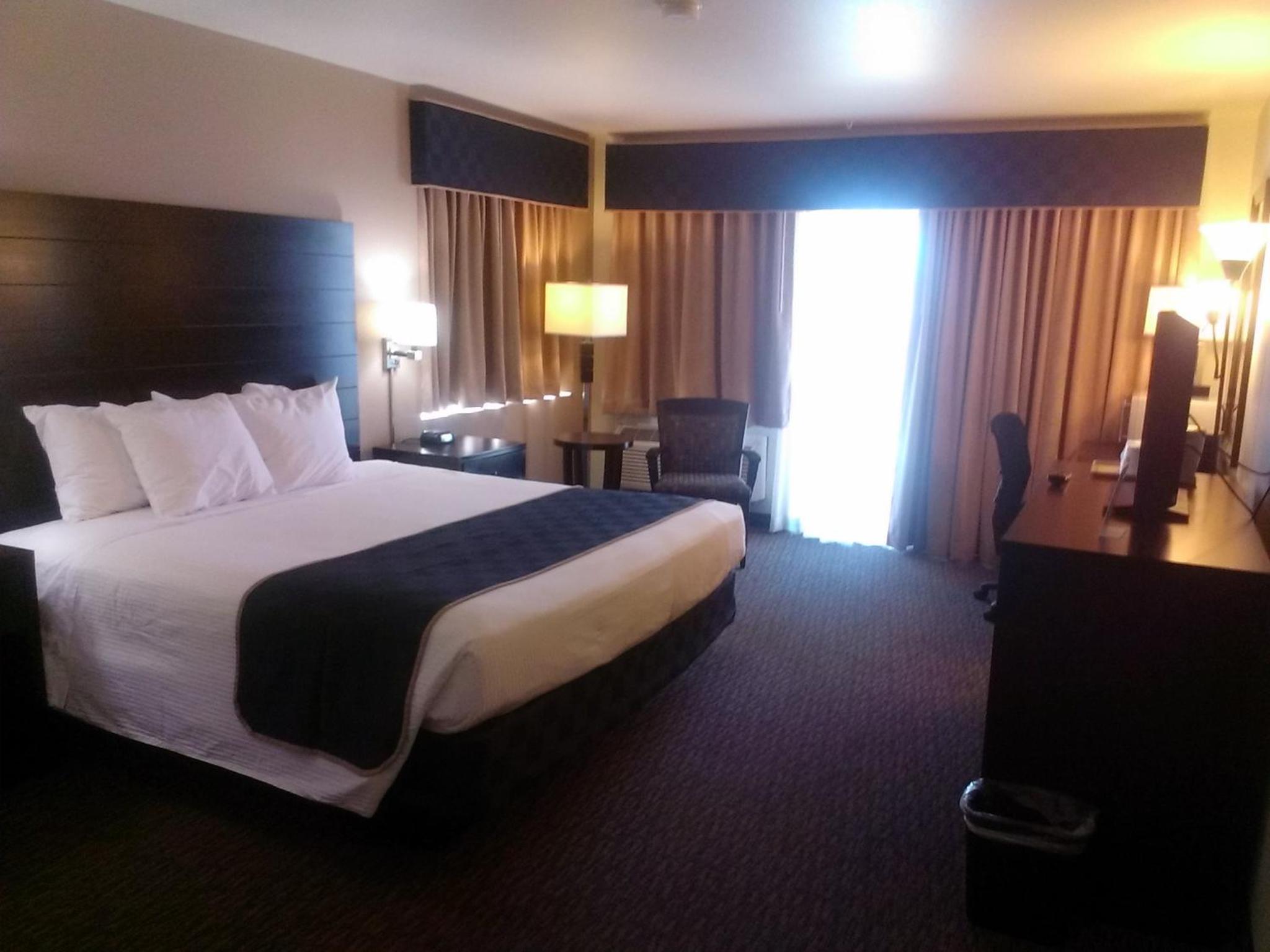 1 King Bed, Accessible Room, Non-Smoking - Photo 1