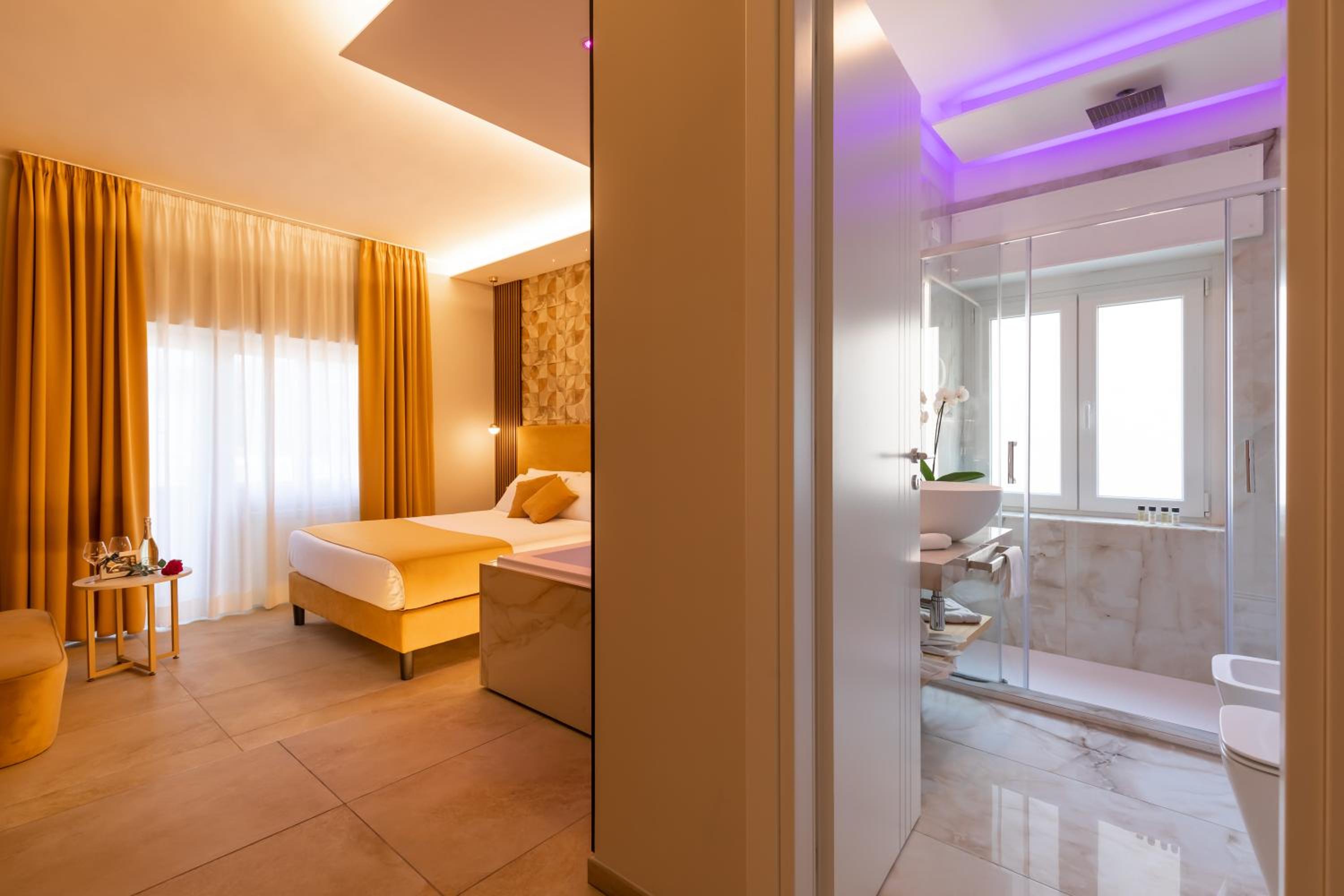 Suite with Spa Bath photo 3