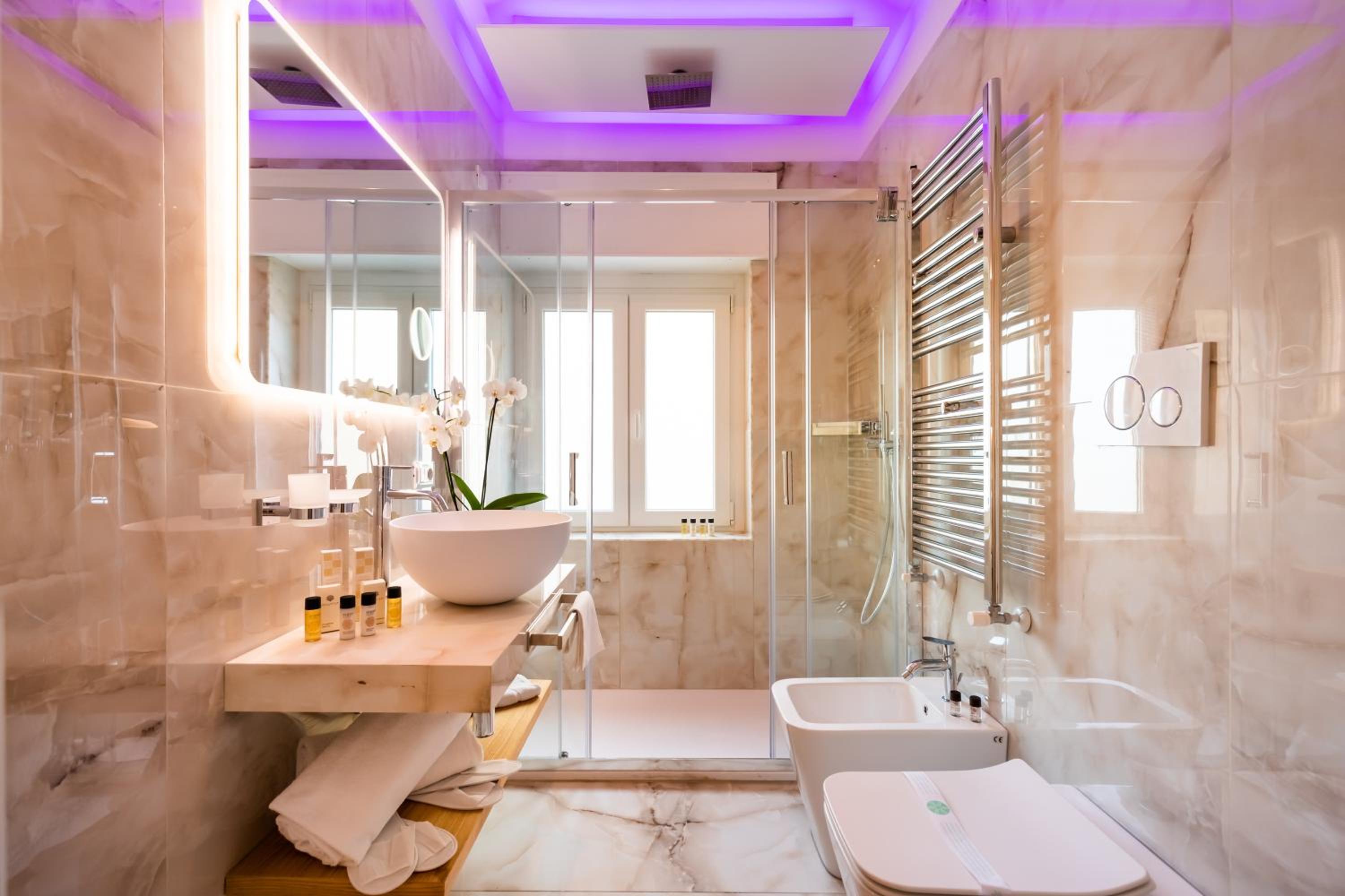 Suite with Spa Bath photo 2
