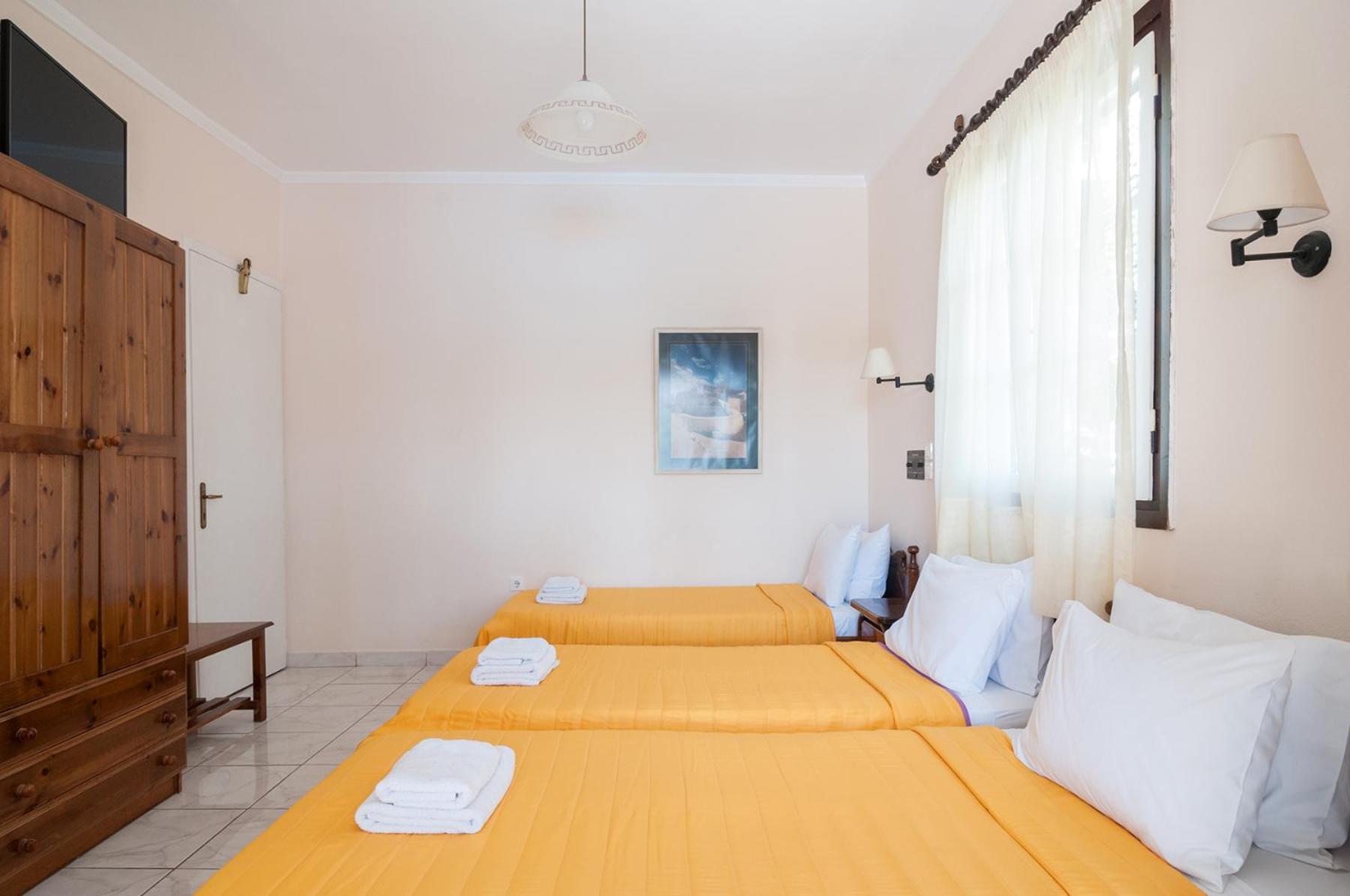 Triple Room - Photo 10