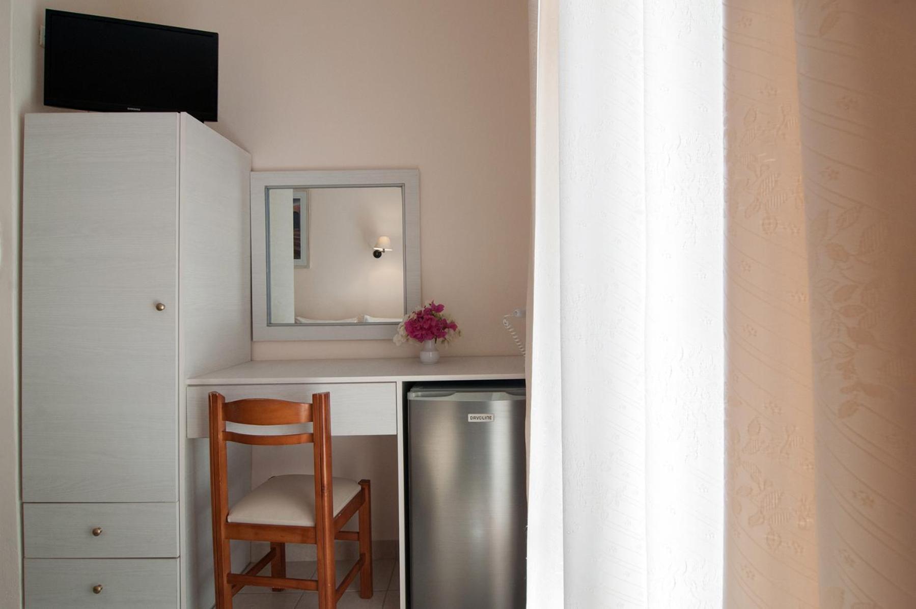 Triple Room - Photo 13