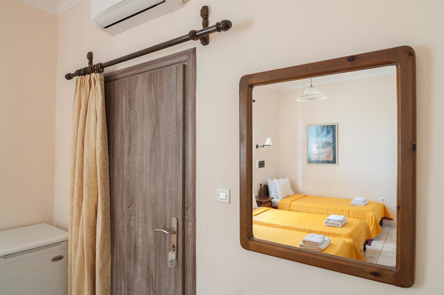 Triple Room - Photo 12