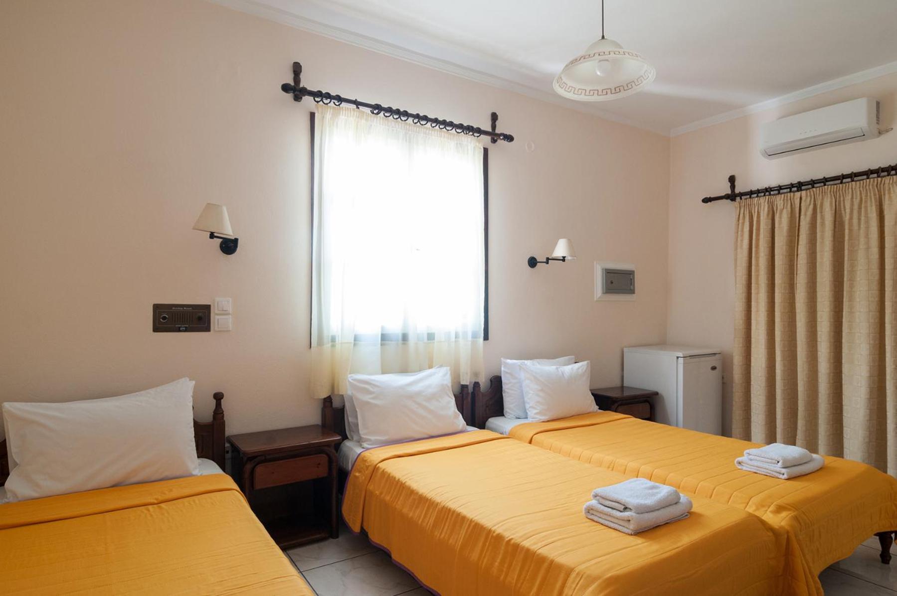 Triple Room - Photo 9