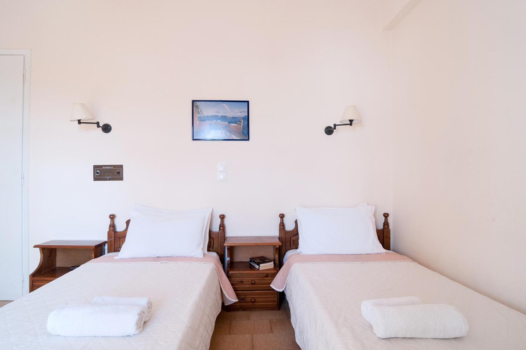 Standard Twin Room - Photo 17