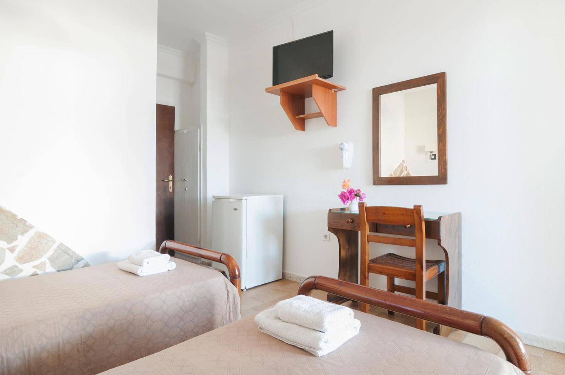 Standard Twin Room - Photo 19