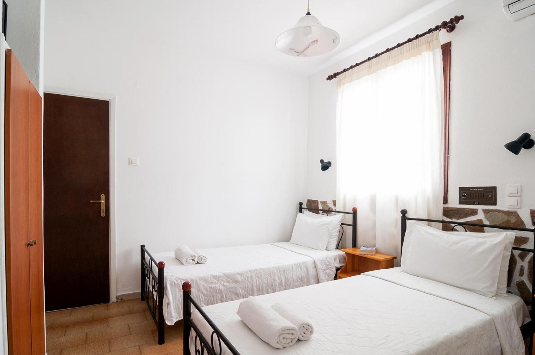 Standard Twin Room - Photo 20