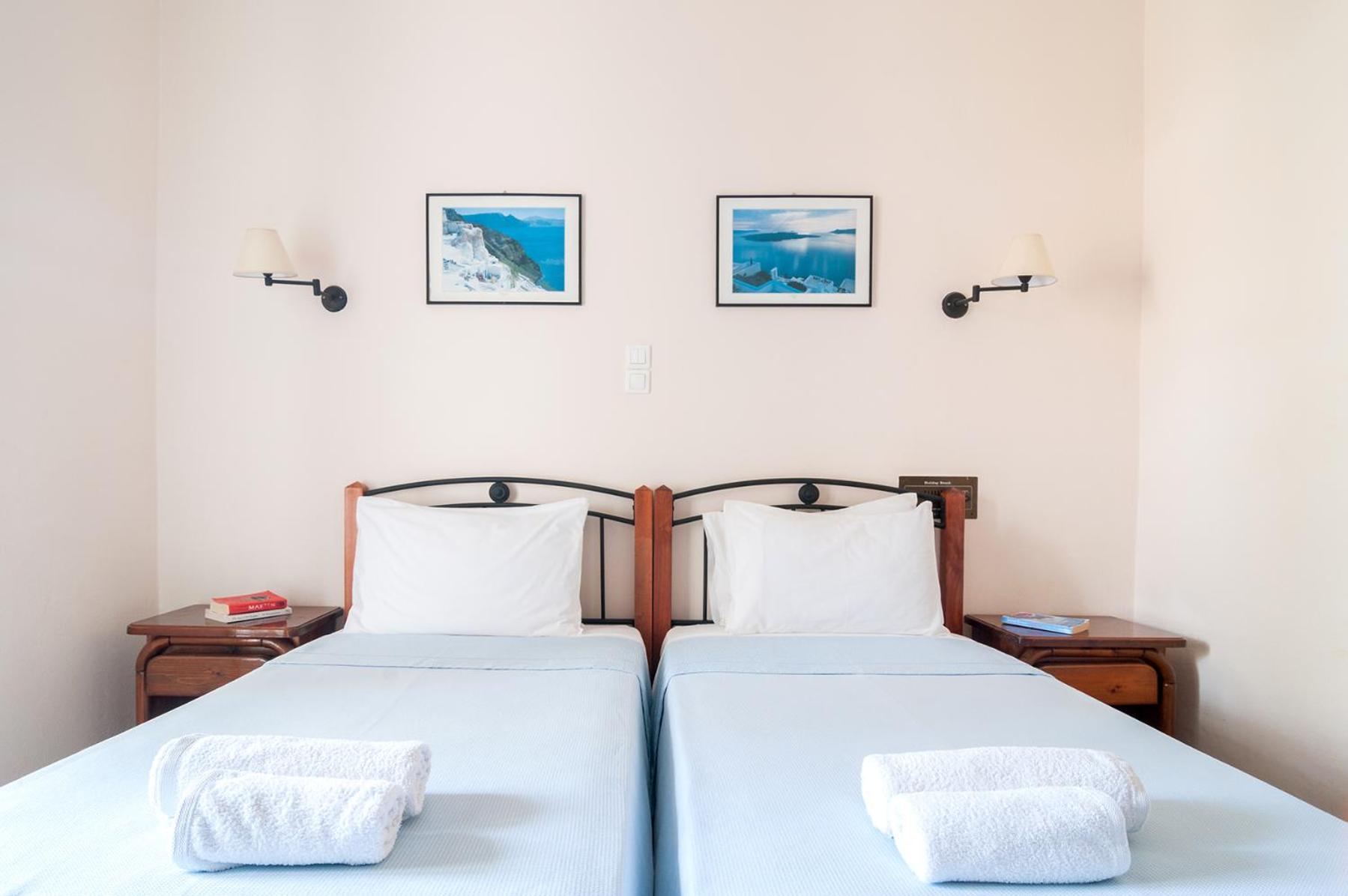 Standard Twin Room - Photo 21