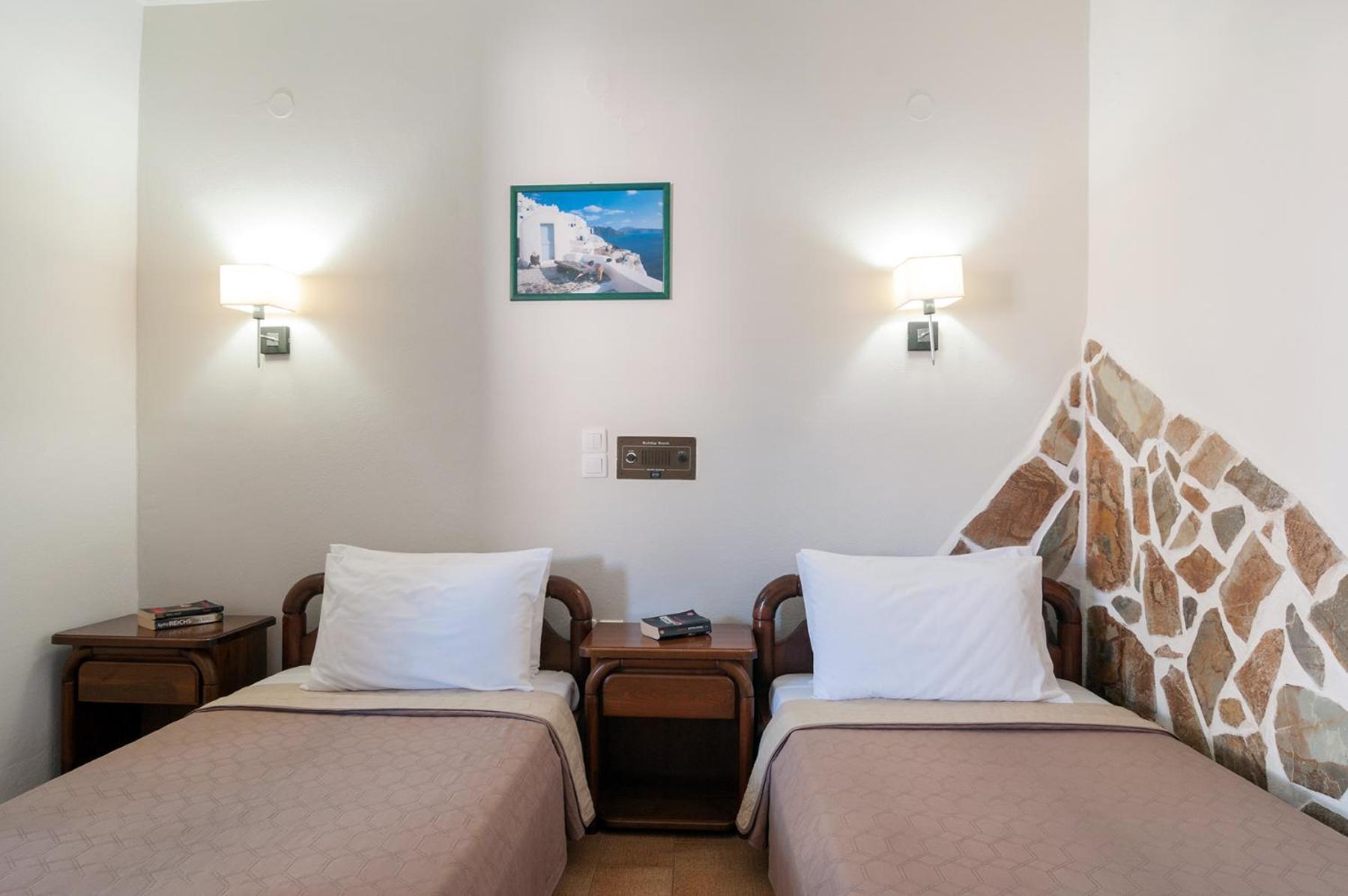 Standard Twin Room - Photo 23