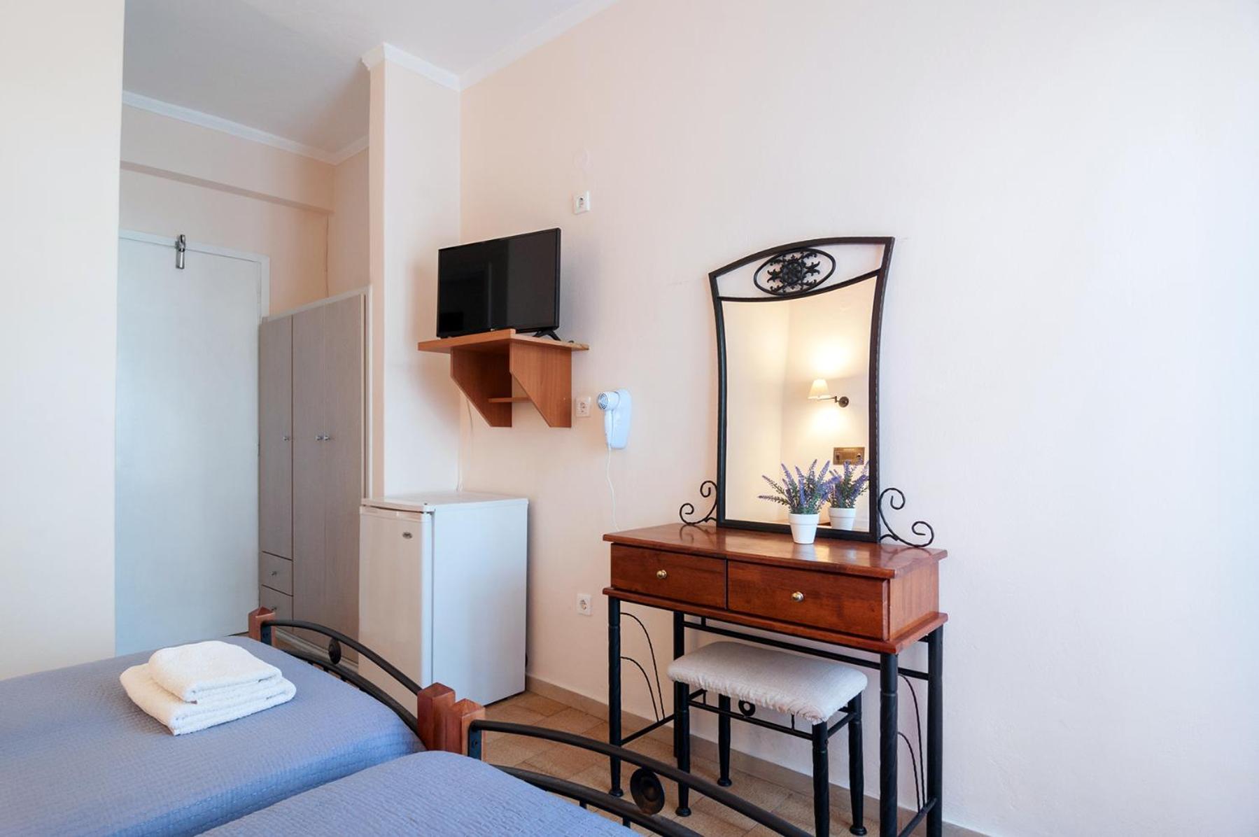 Standard Twin Room - Photo 32