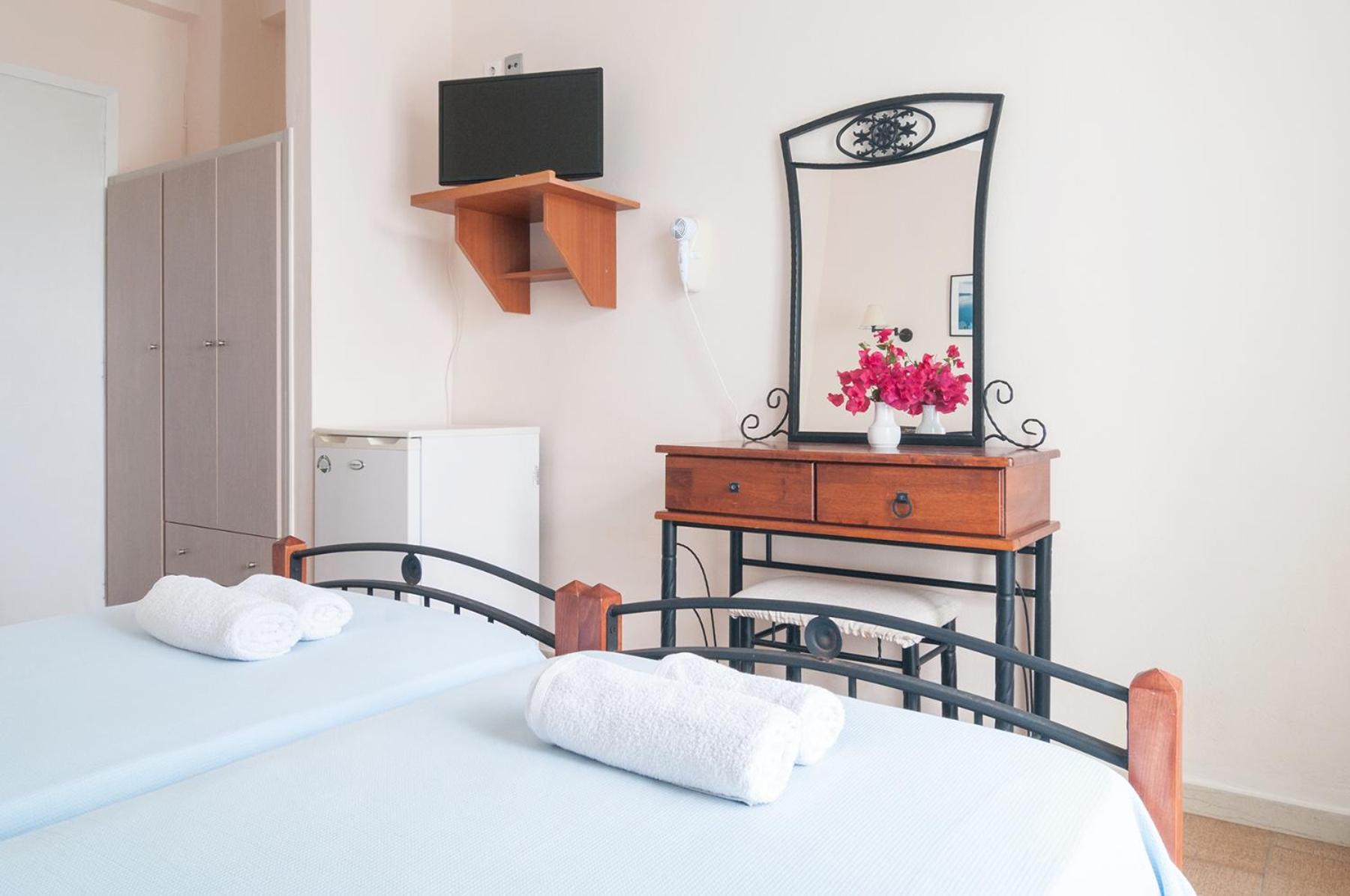 Standard Twin Room - Photo 33