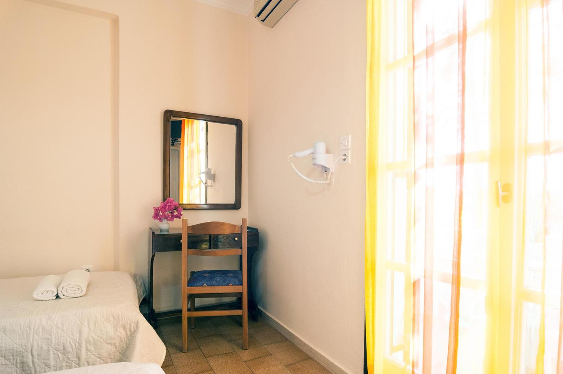 Standard Twin Room - Photo 36