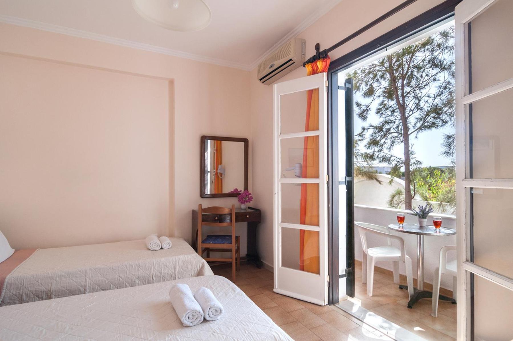 Standard Twin Room - Photo 10