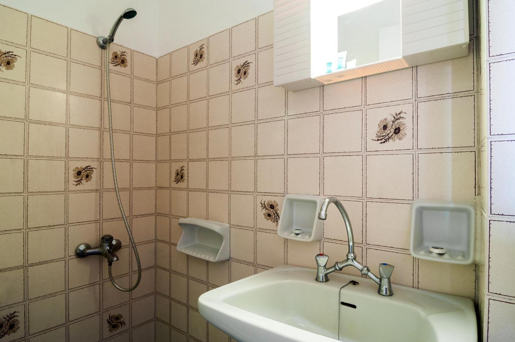 Standard Twin Room - Photo 30