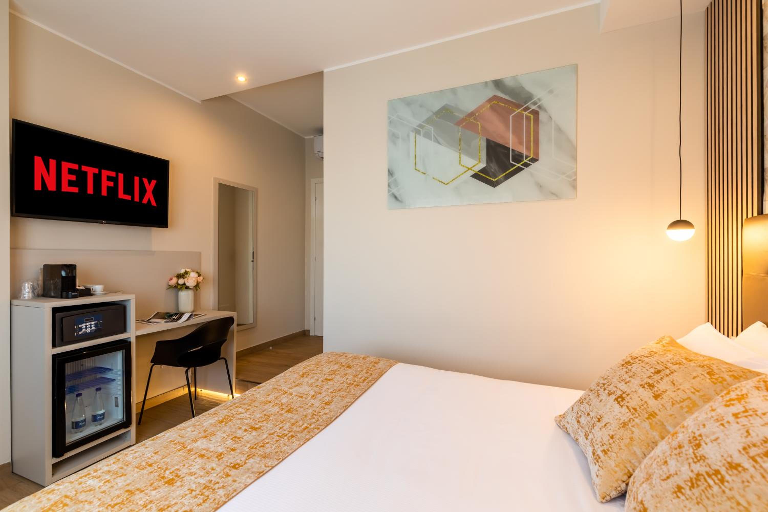 Deluxe Double or Twin Room photo 3