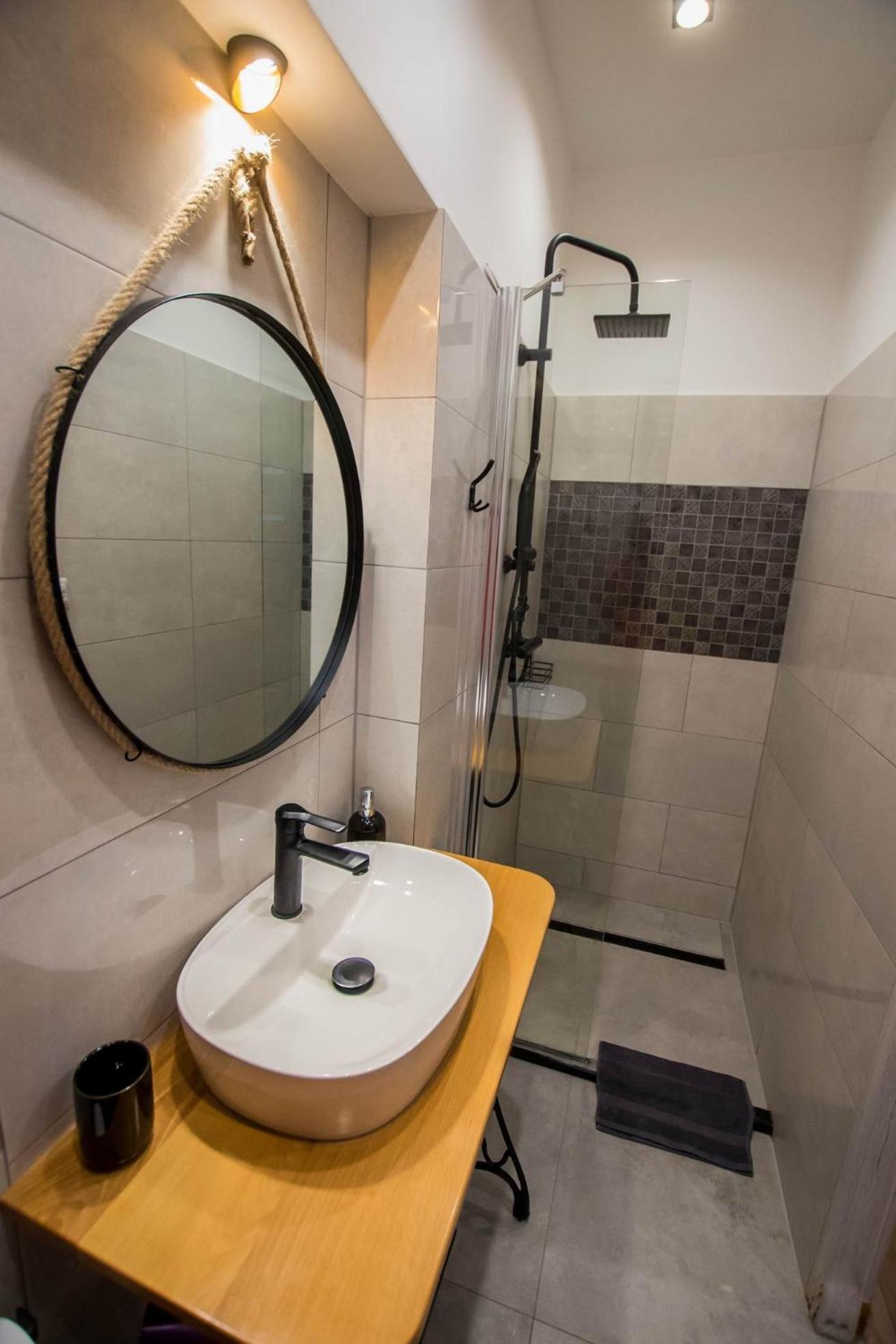 One-Bedroom Apartment - Photo 7
