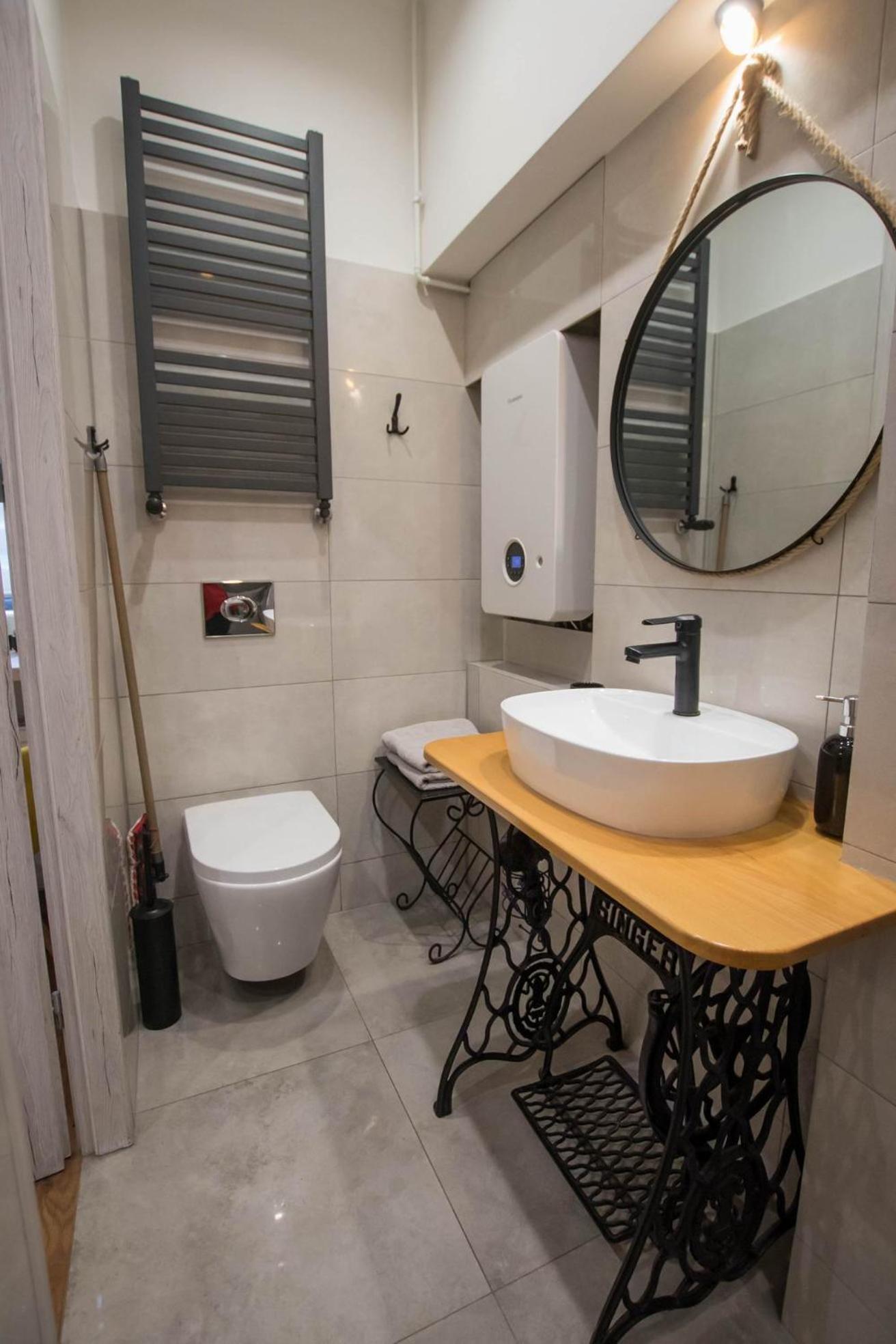 One-Bedroom Apartment - Photo 8