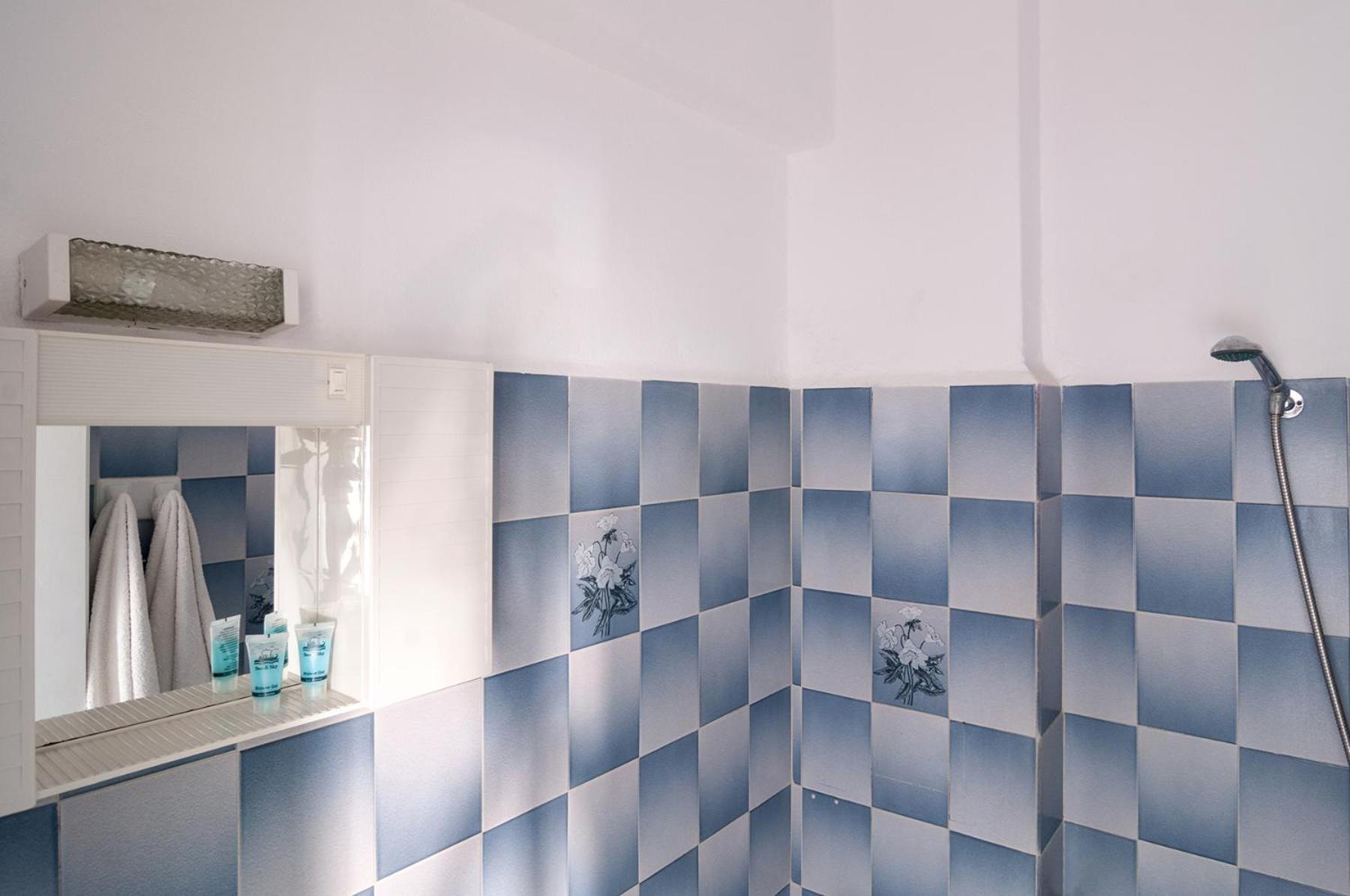 Double Room - Photo 43