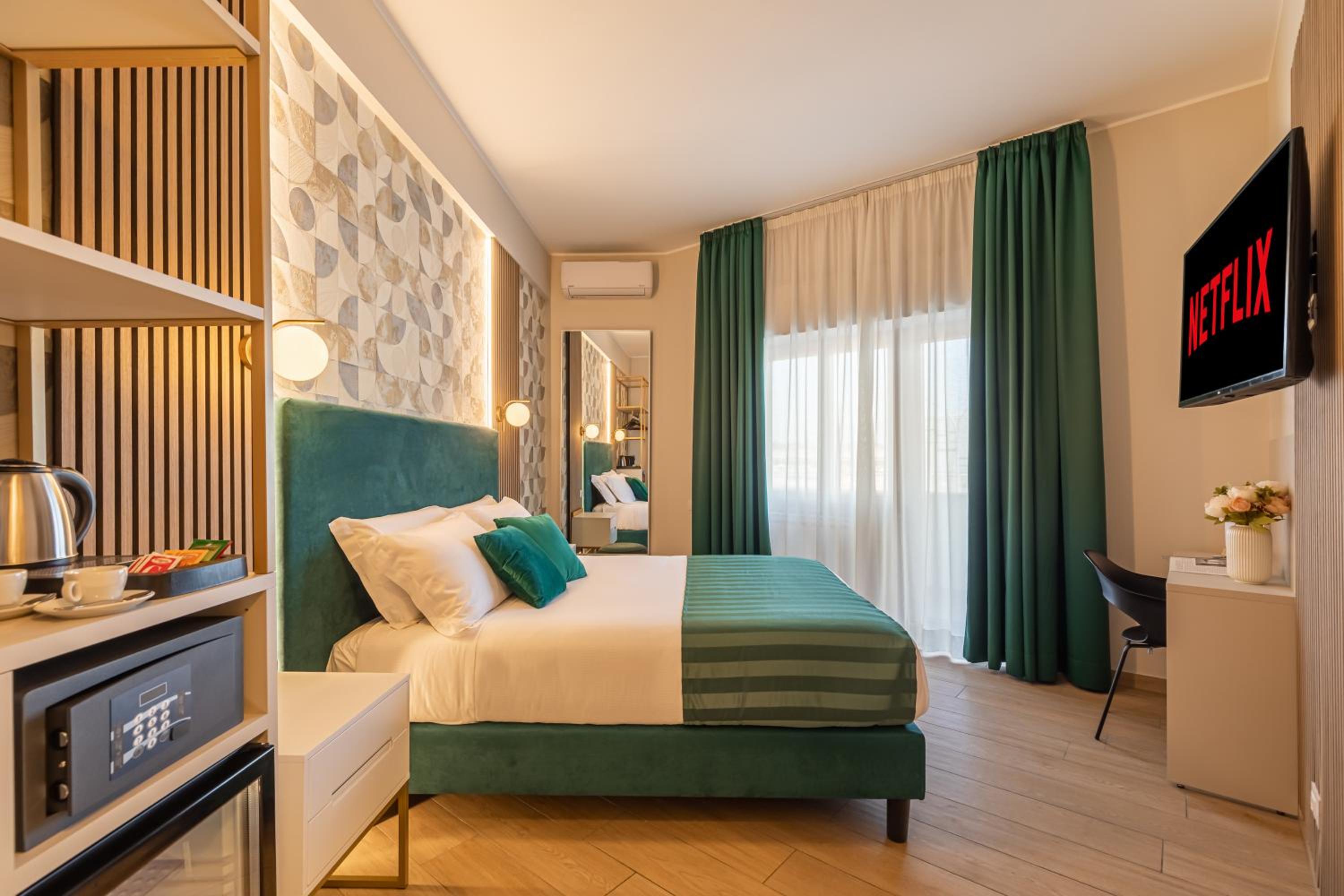 King Room with Balcony photo 1